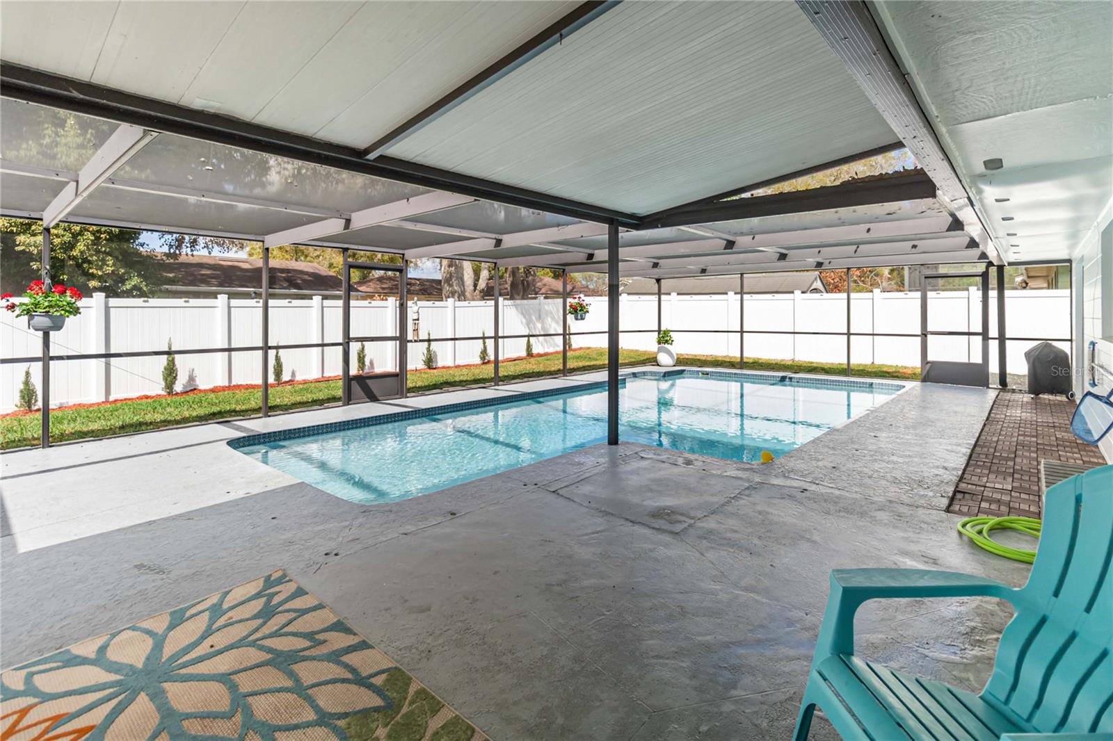 Listing photo id 18 for 621 Aldama Court