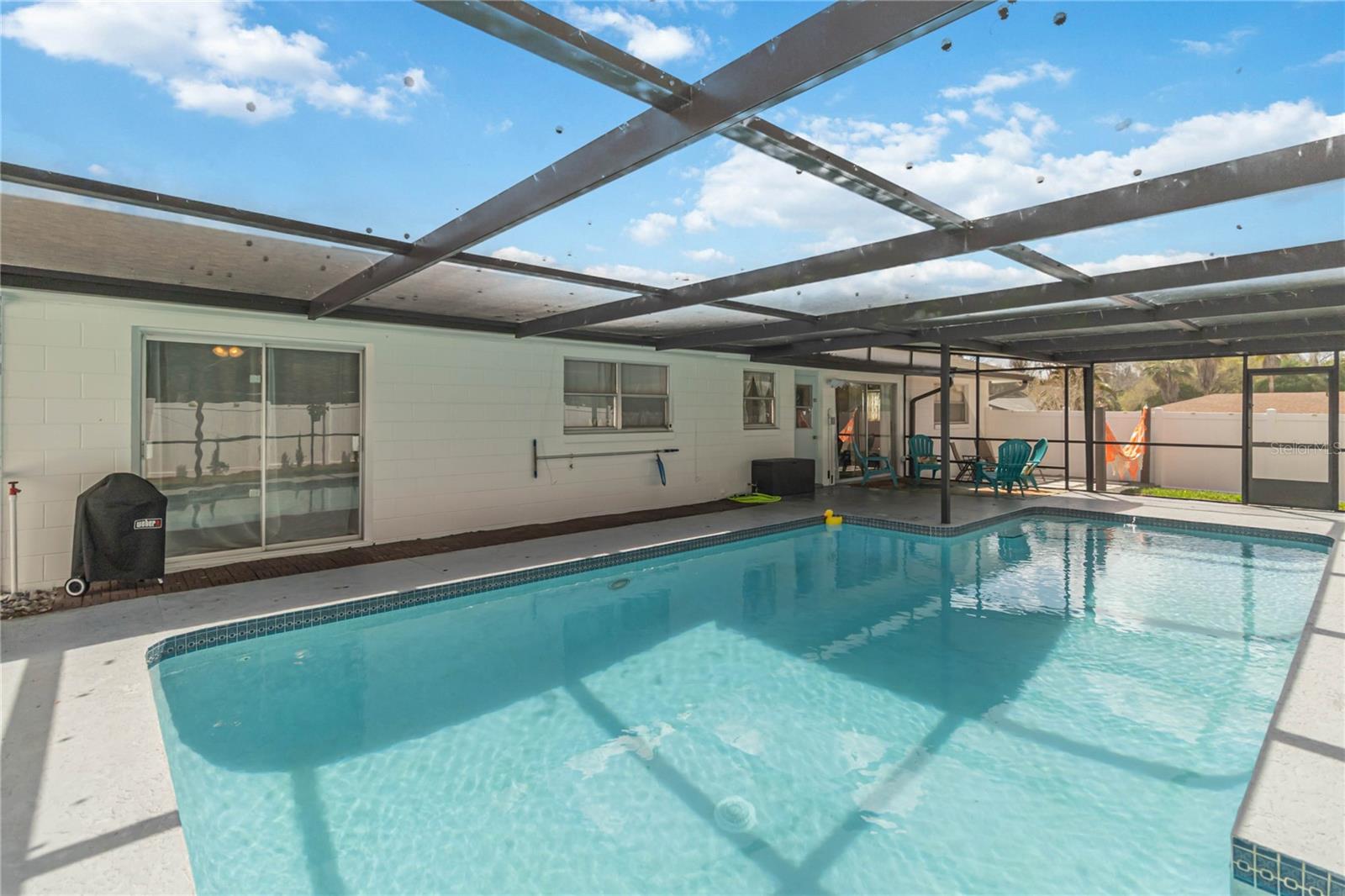 Listing photo id 19 for 621 Aldama Court