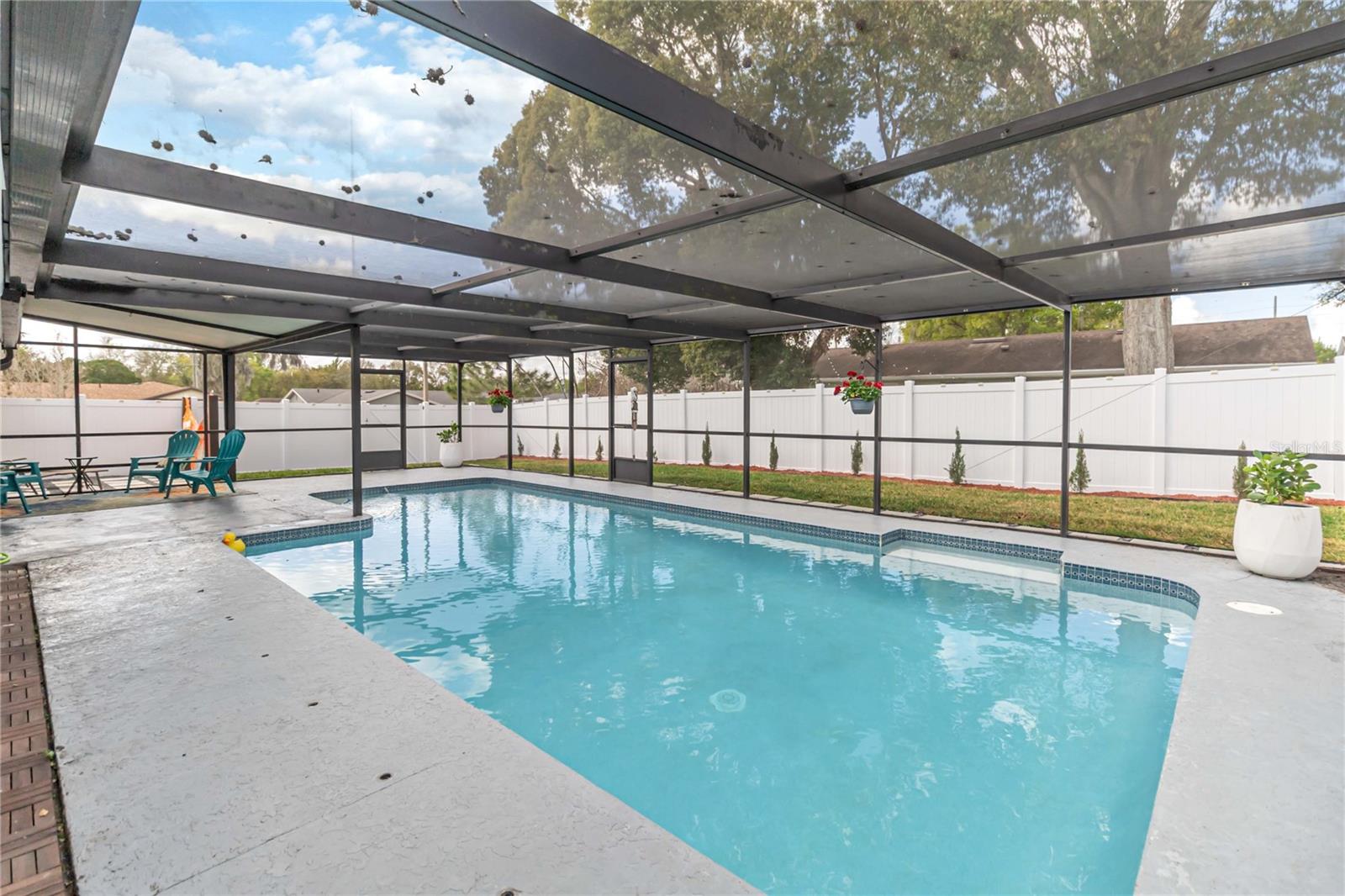 Listing photo id 20 for 621 Aldama Court