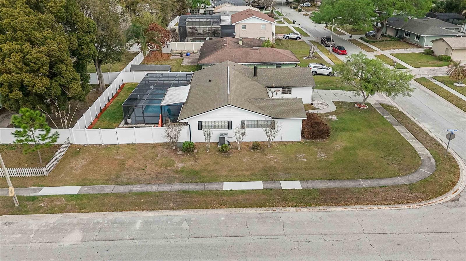 Listing photo id 22 for 621 Aldama Court