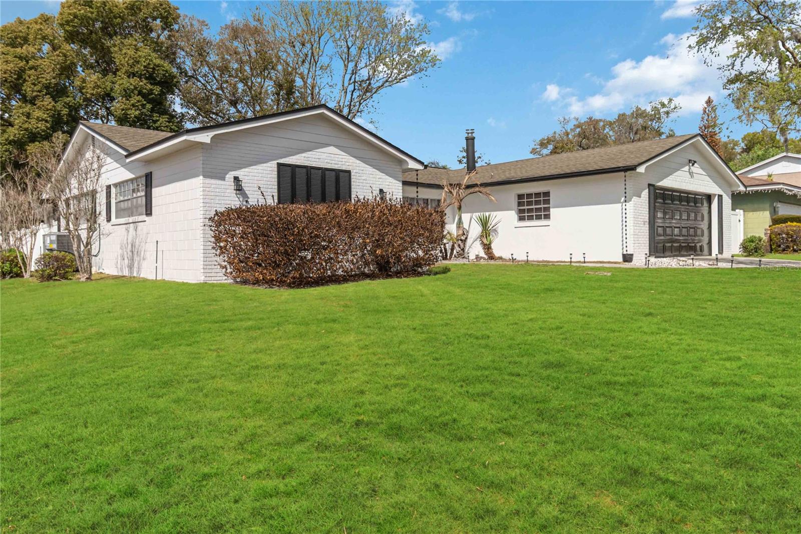 Listing photo id 1 for 621 Aldama Court