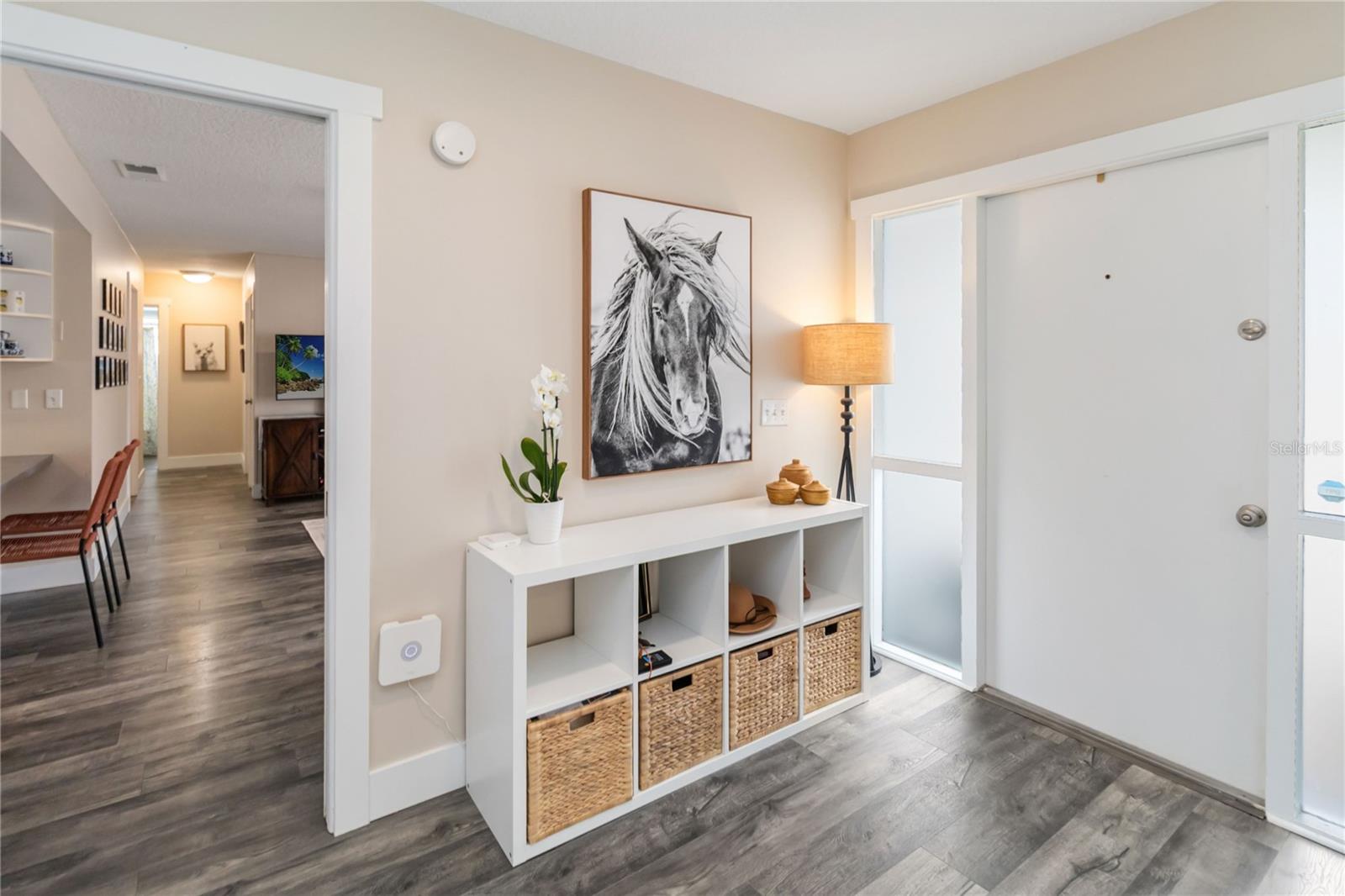 Listing photo id 3 for 621 Aldama Court