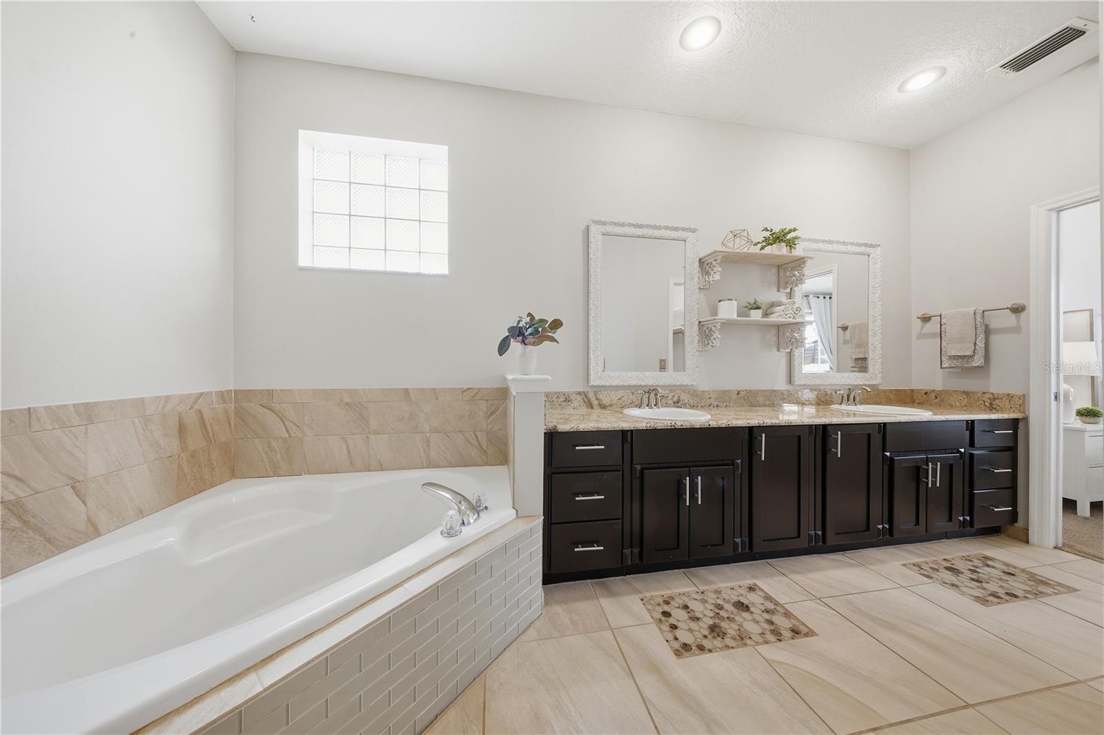 Image 24 of 52 For 1531 Hawkesbury Court