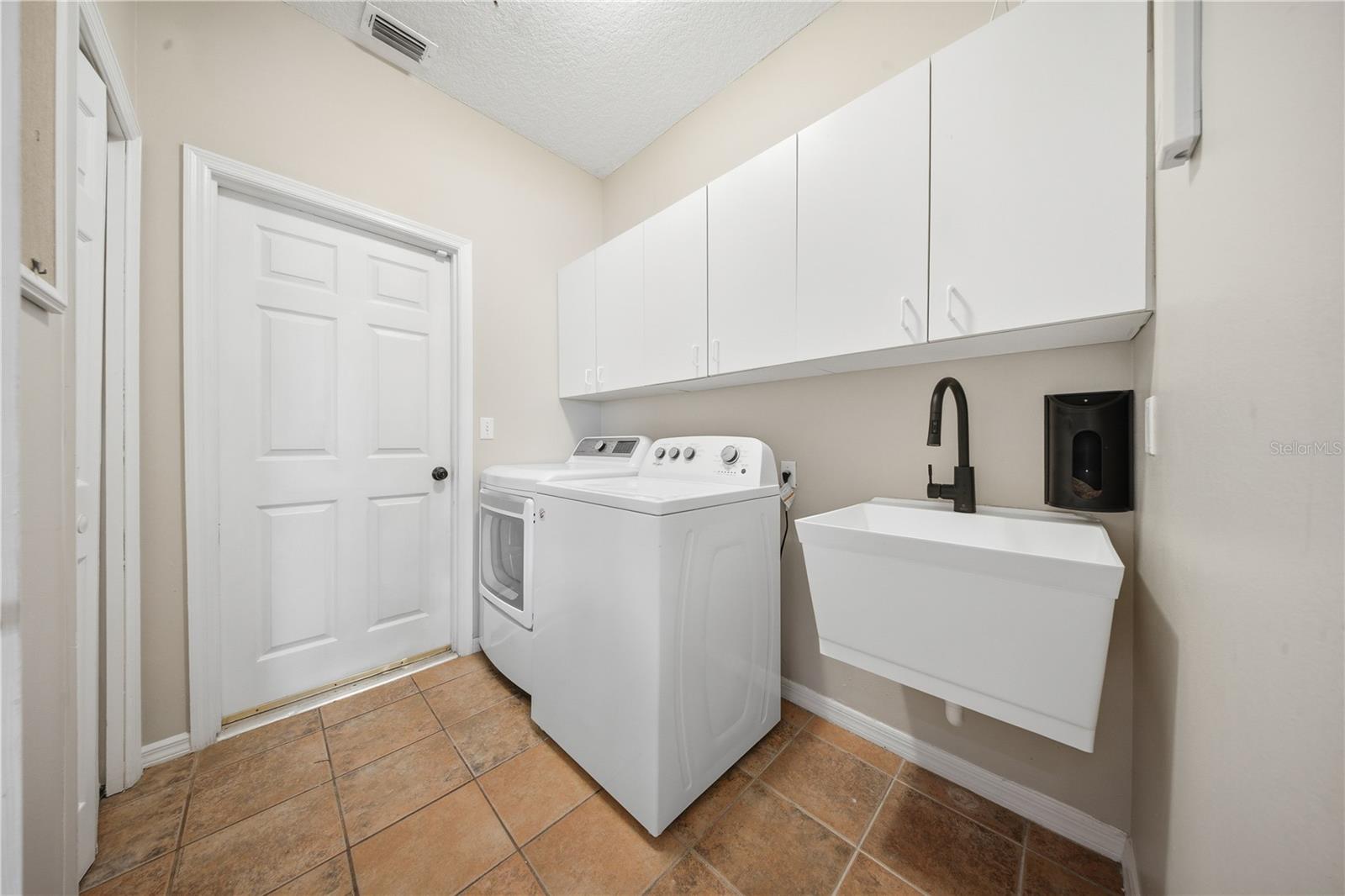 Image 36 of 52 For 1531 Hawkesbury Court