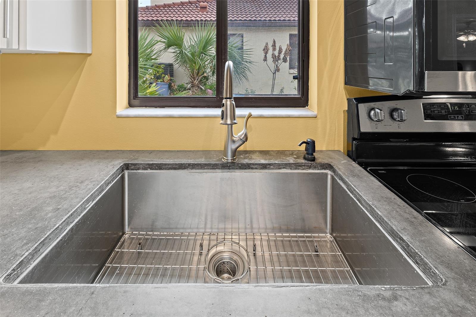 Image 10 of 35 For 8713 Bay Court