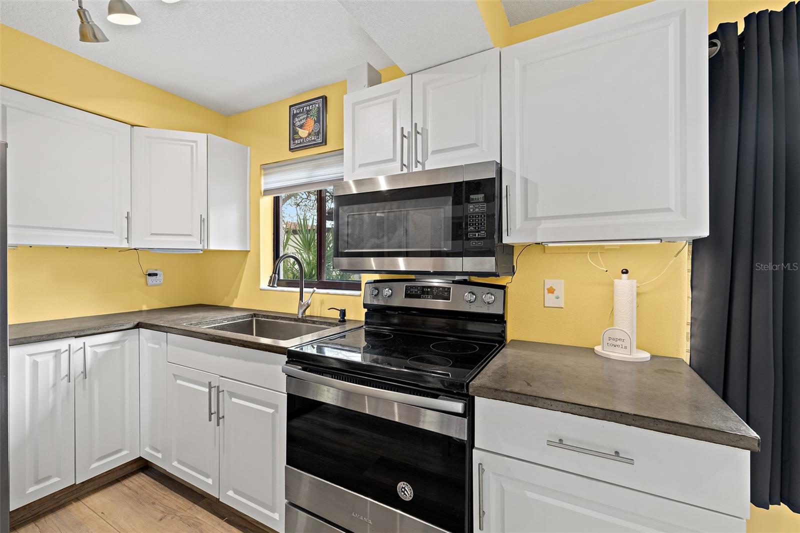 Image 7 of 35 For 8713 Bay Court