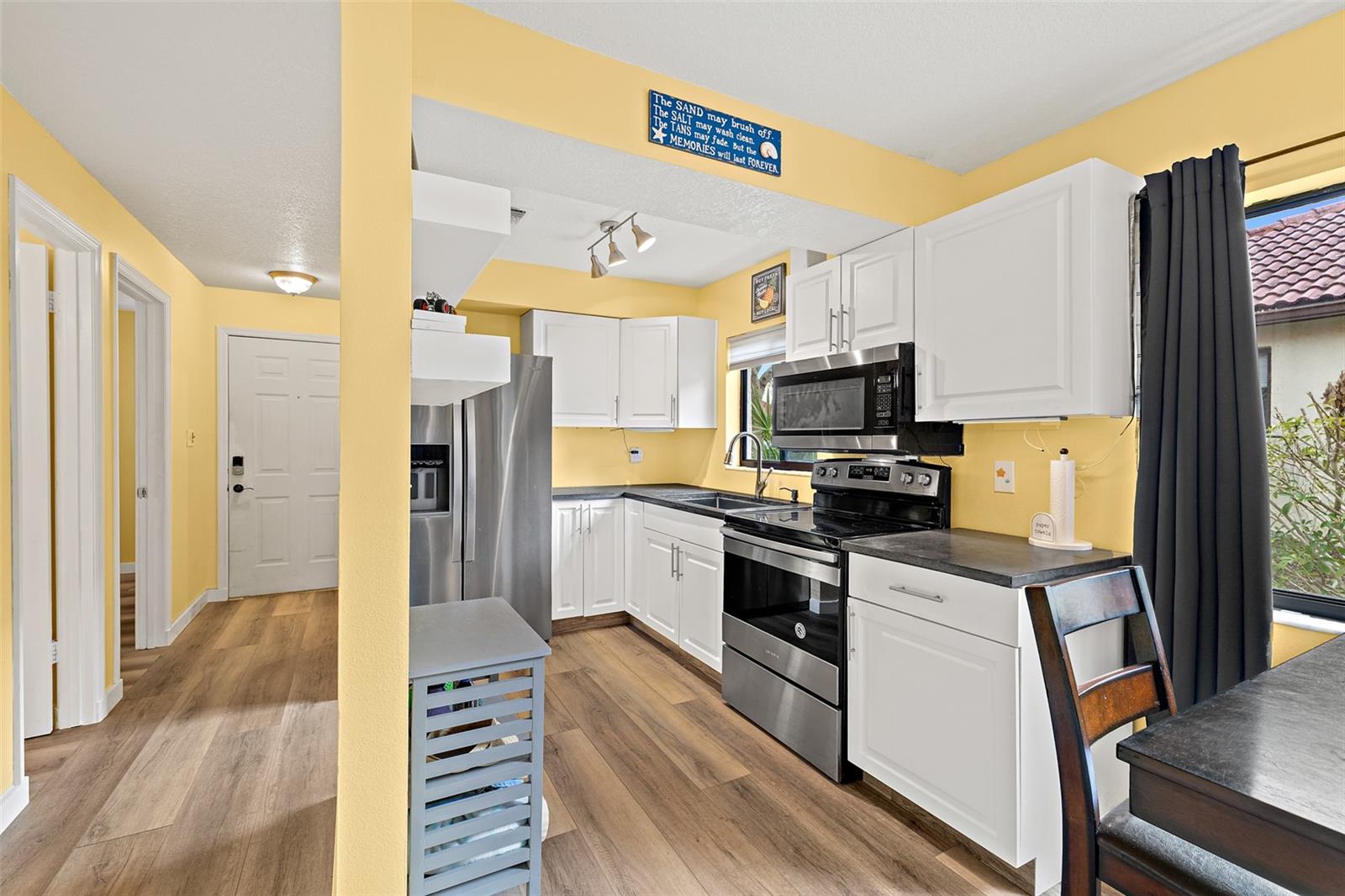 Image 9 of 35 For 8713 Bay Court