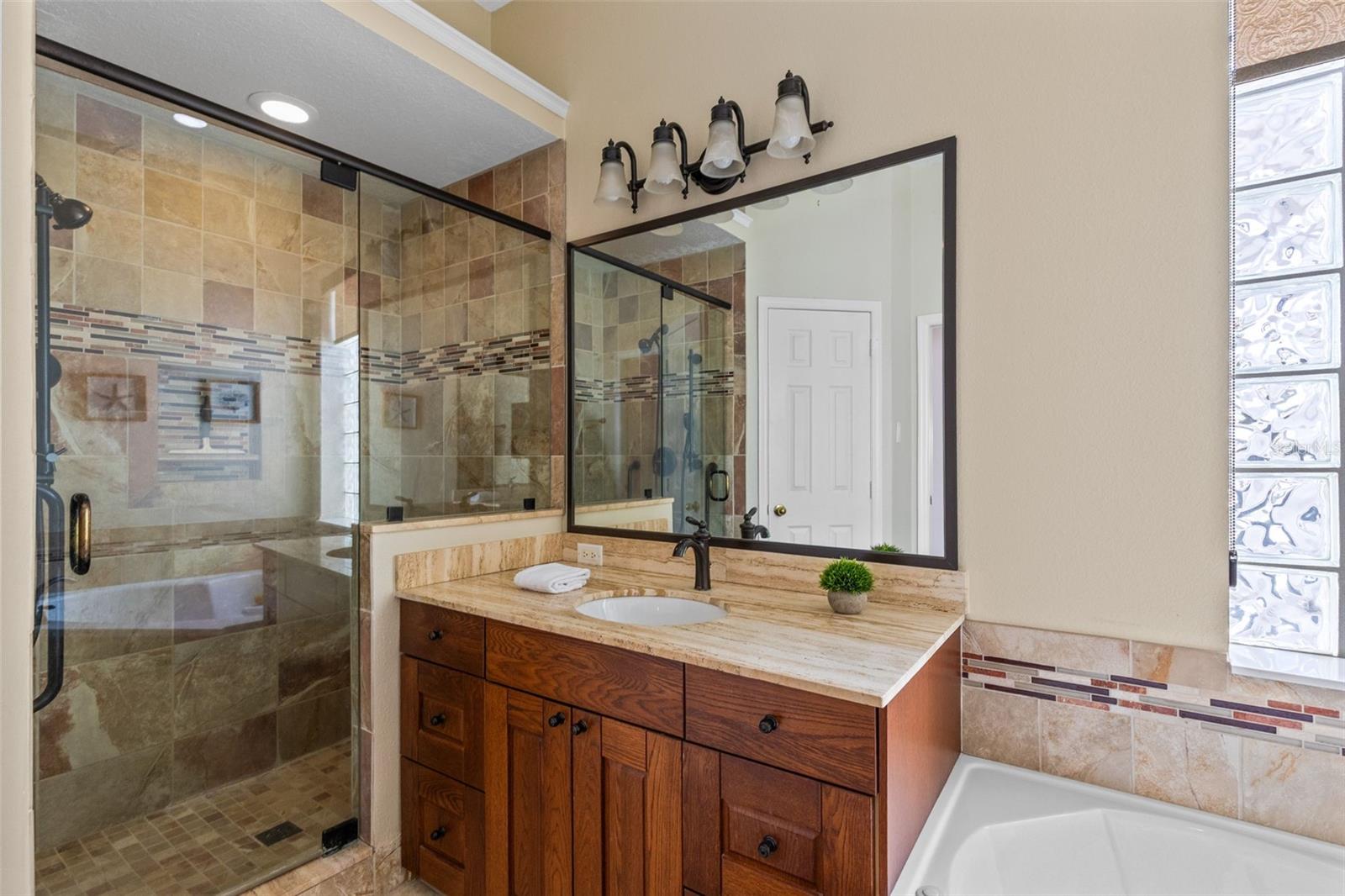 Image 15 of 30 For 905 Torrey Pine Drive