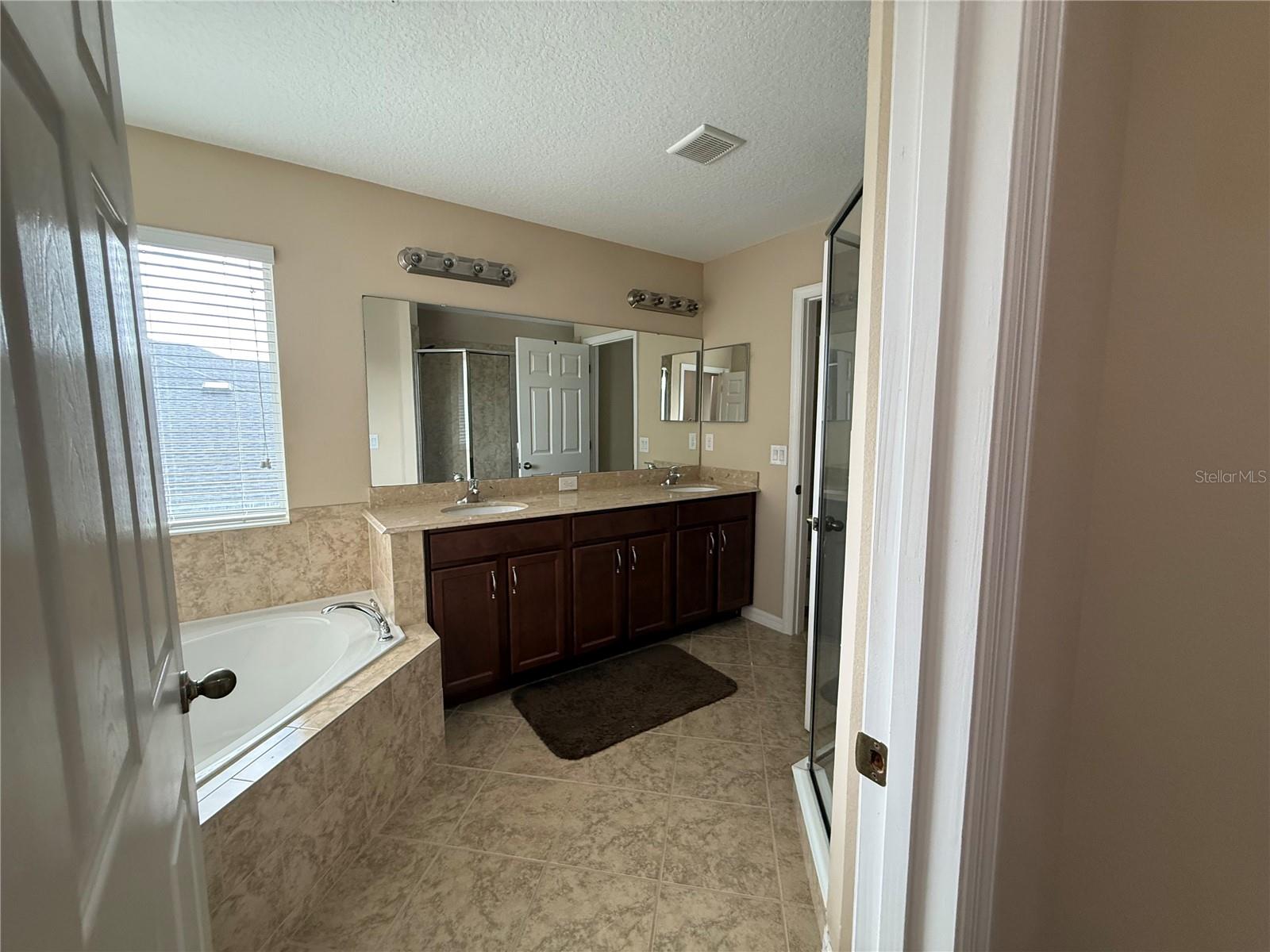 Image 17 of 34 For 321 Canyon Stone Circle