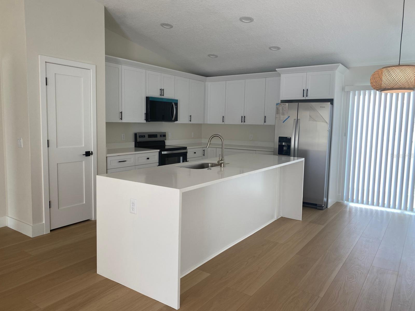 Image 10 of 22 For 895 Cedar Avenue