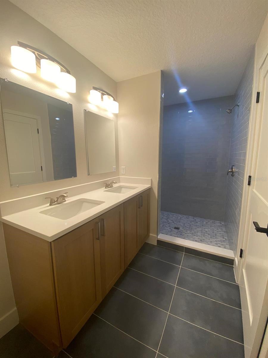 Image 17 of 22 For 895 Cedar Avenue