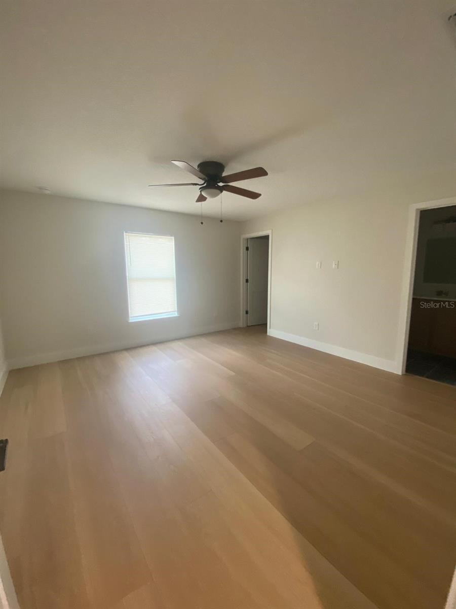 Image 18 of 22 For 895 Cedar Avenue