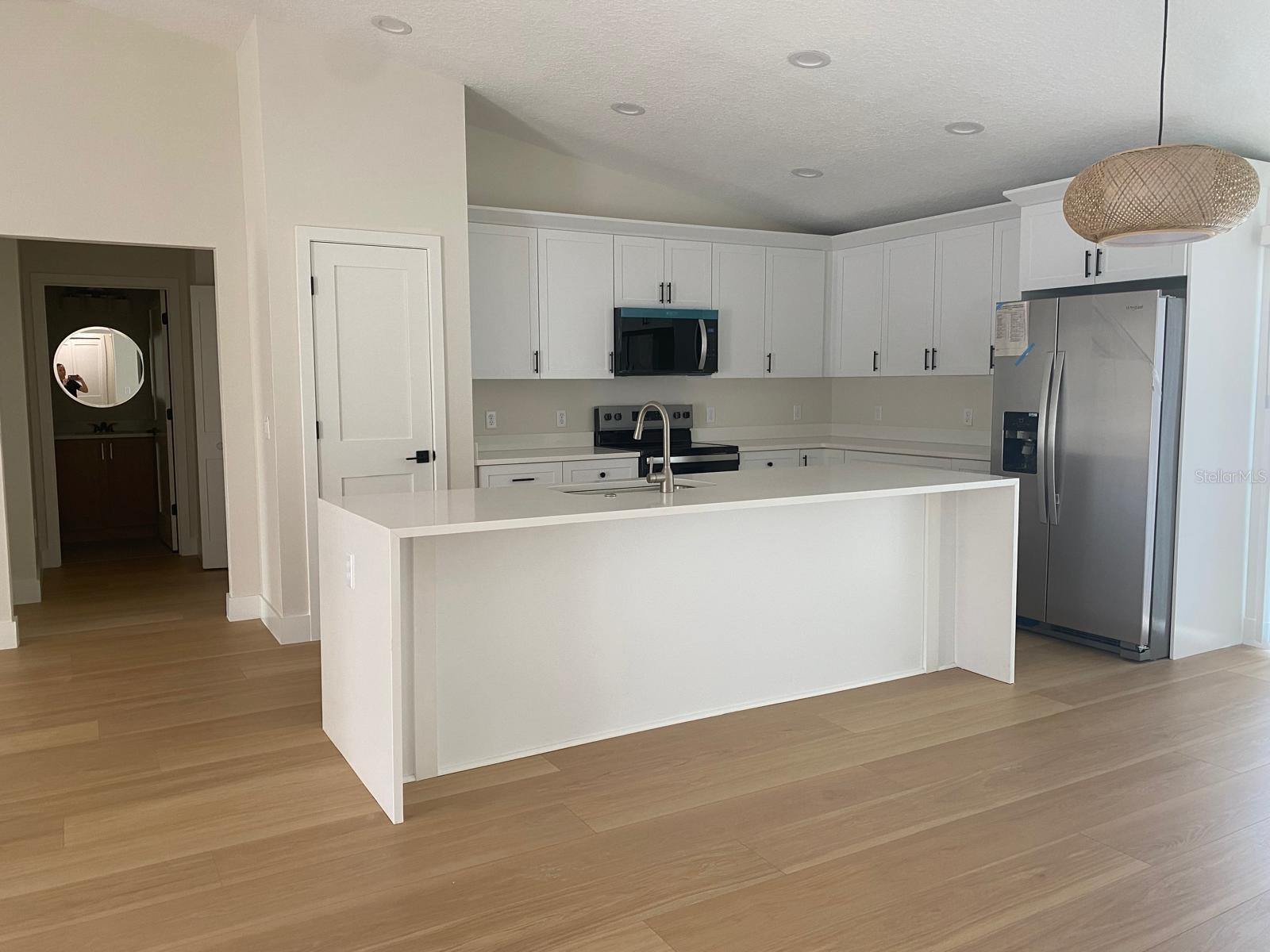 Image 4 of 22 For 895 Cedar Avenue