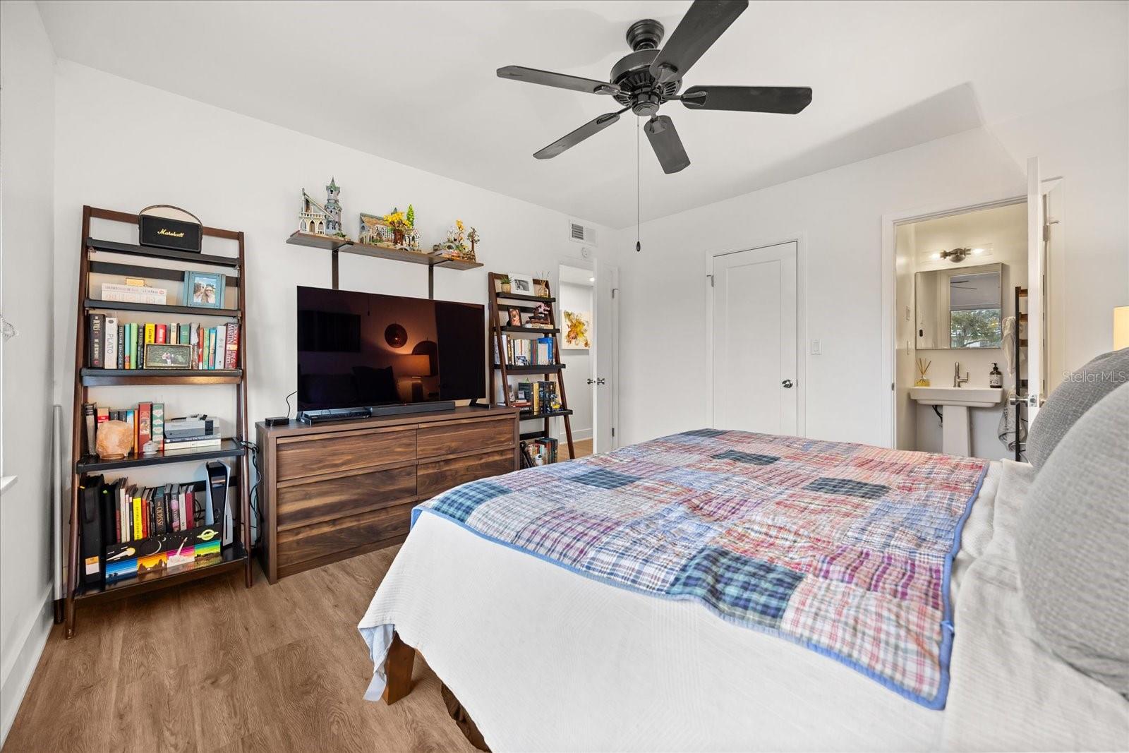 Image 14 of 47 For 1140 Orlando Avenue F11