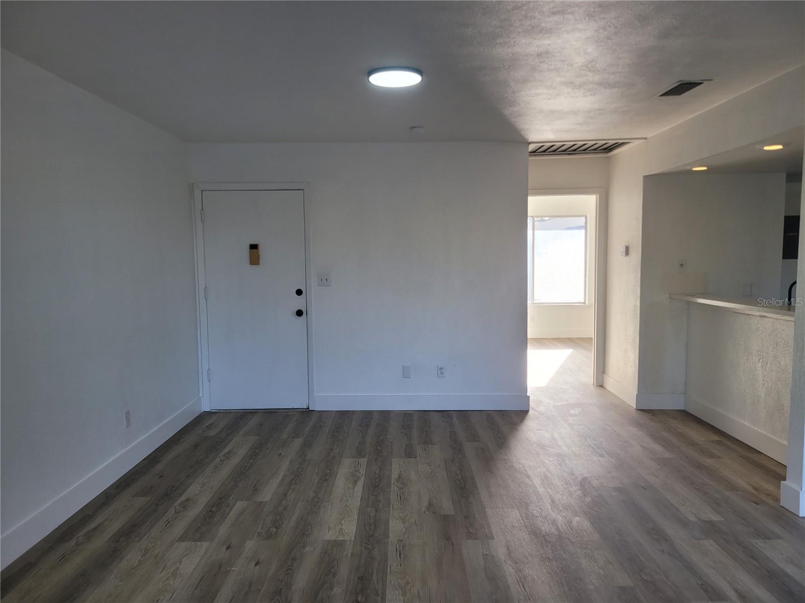 Image 10 of 27 For 3914 Coronation Court 506