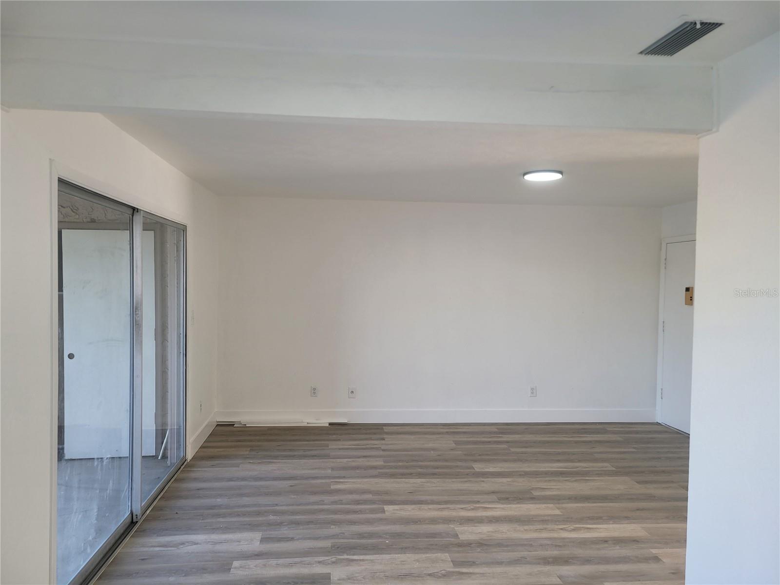 Image 11 of 27 For 3914 Coronation Court 506