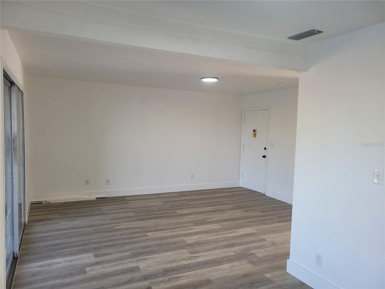 Image 12 of 27 For 3914 Coronation Court 506