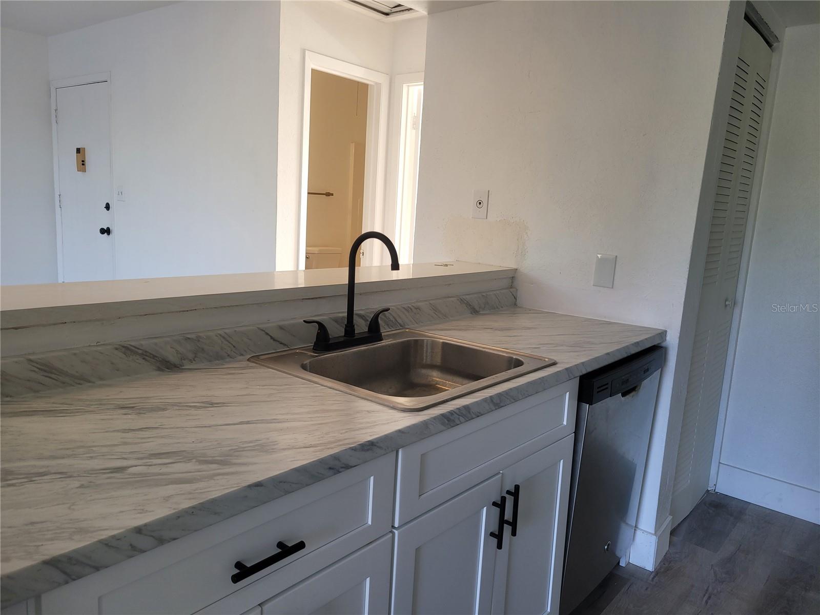 Image 15 of 27 For 3914 Coronation Court 506