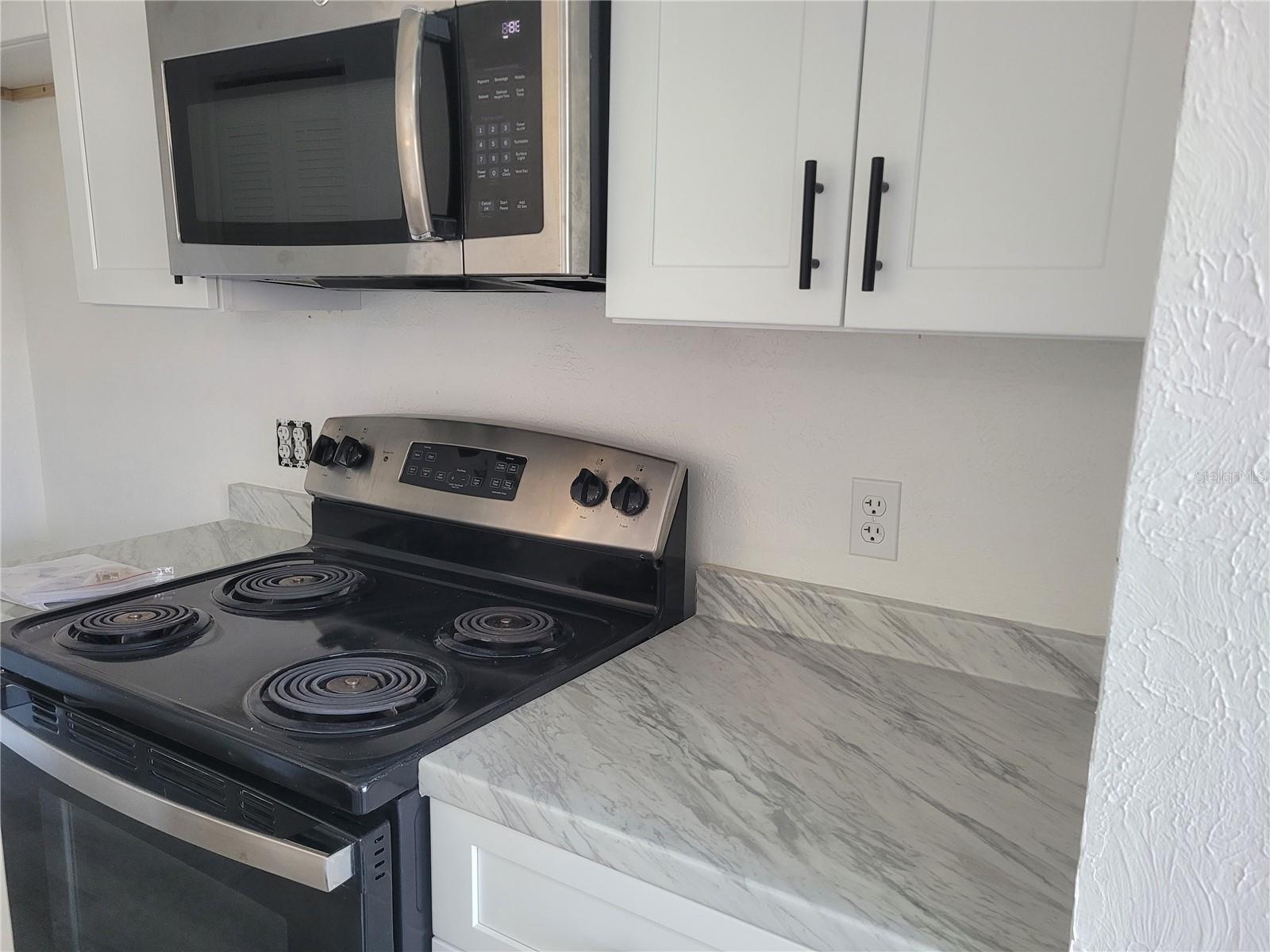 Image 16 of 27 For 3914 Coronation Court 506