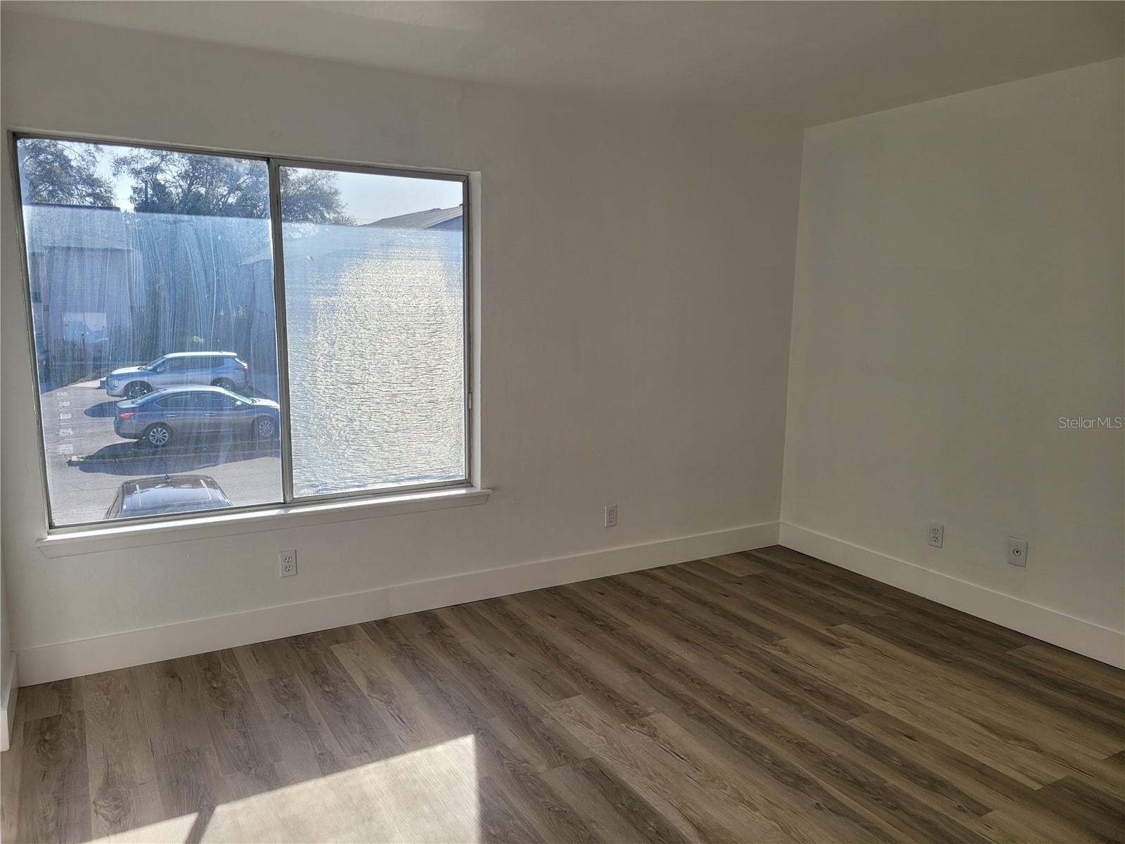 Image 21 of 27 For 3914 Coronation Court 506