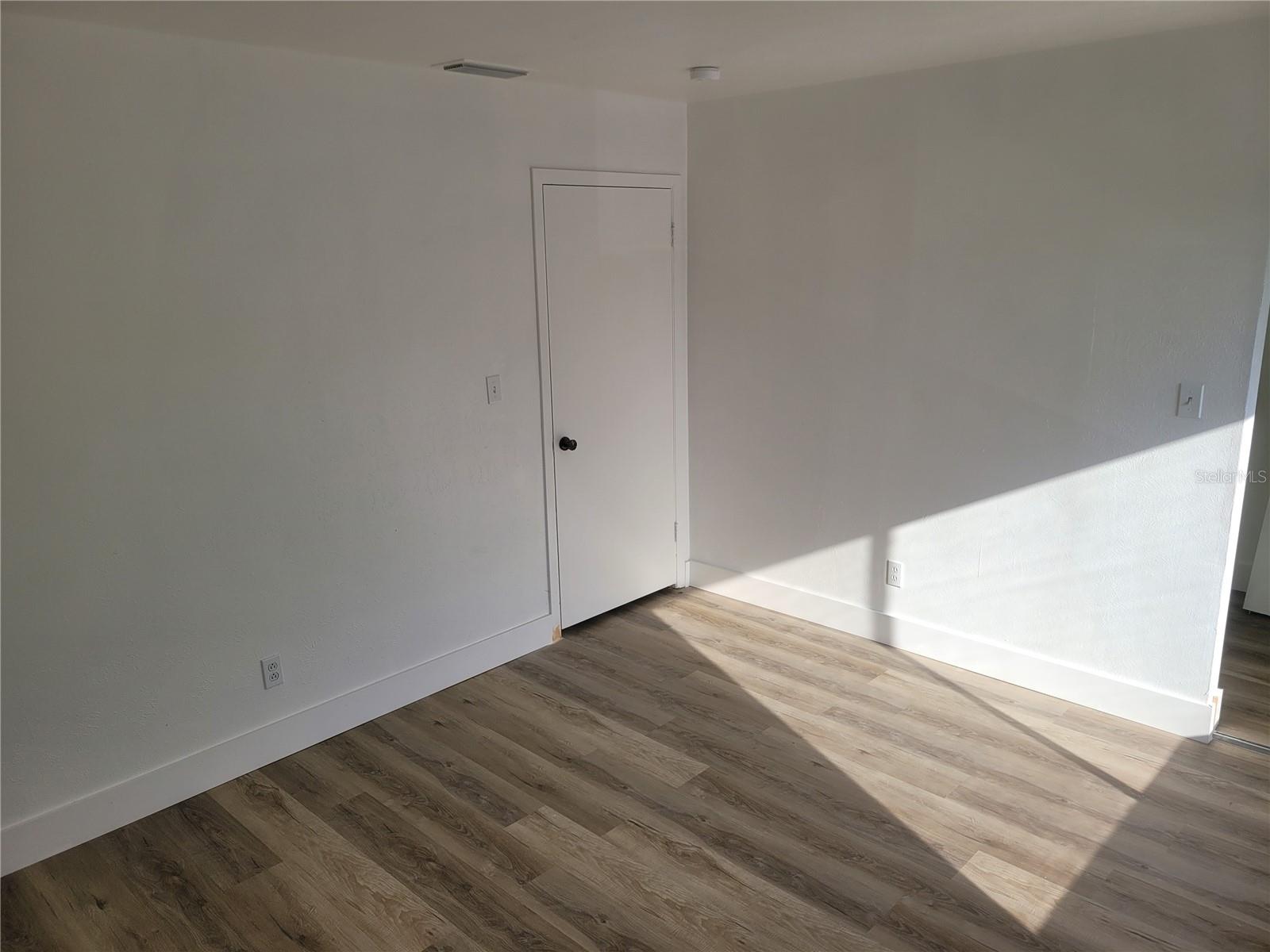 Image 26 of 27 For 3914 Coronation Court 506