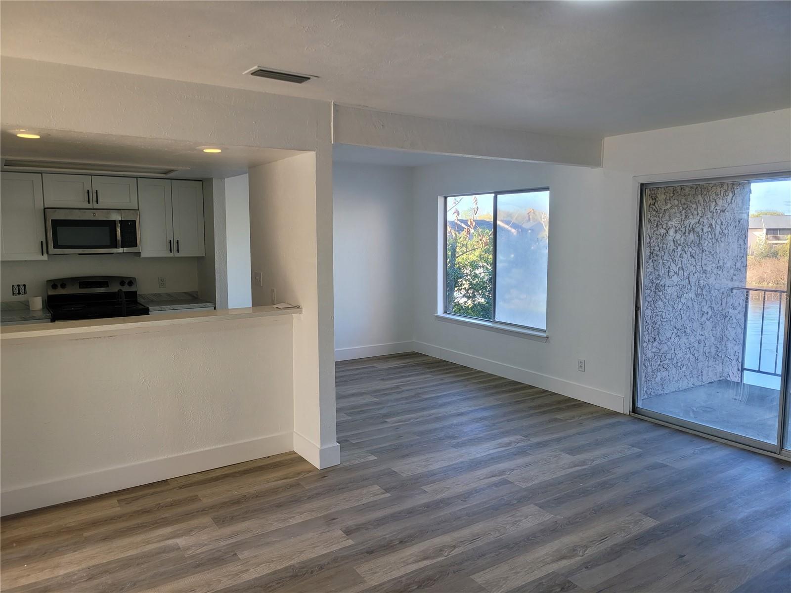 Image 7 of 27 For 3914 Coronation Court 506