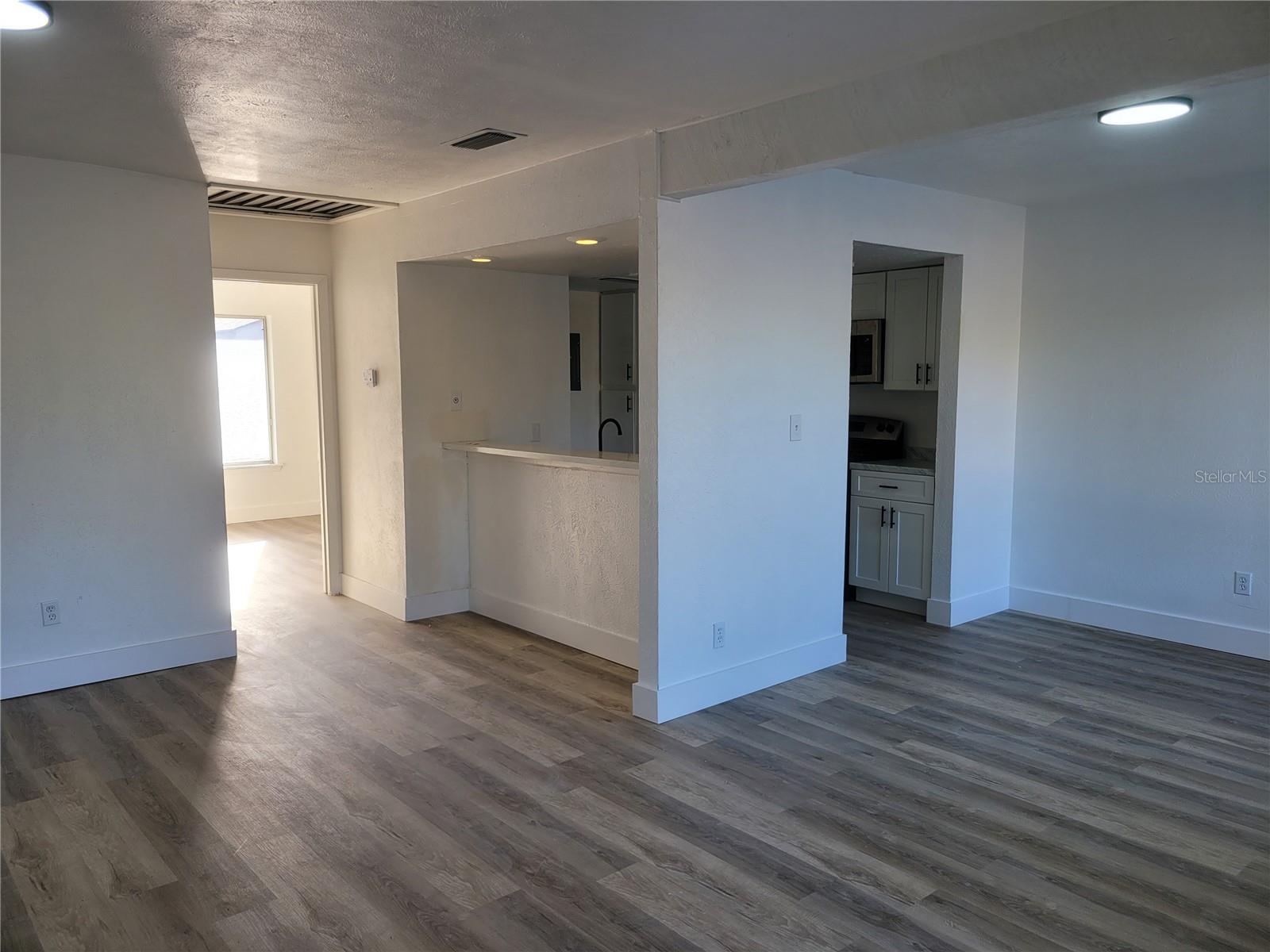 Image 8 of 27 For 3914 Coronation Court 506