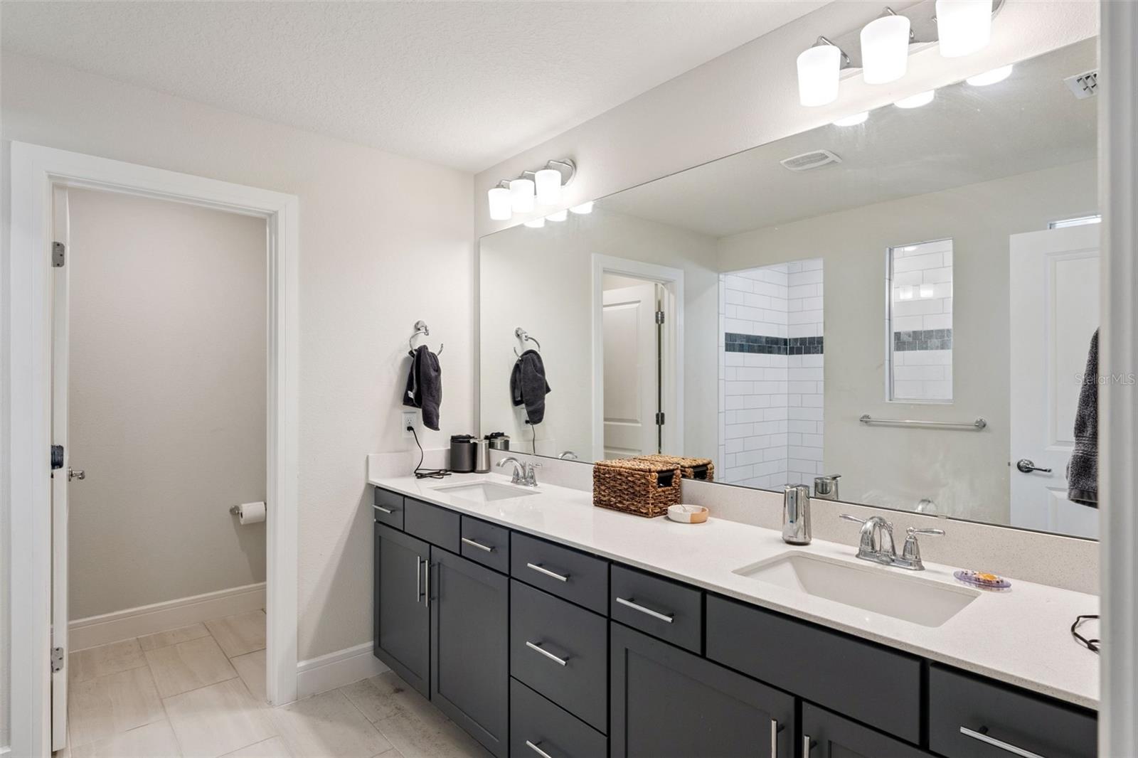 Image 21 of 43 For 4008 Meandering Bay Drive