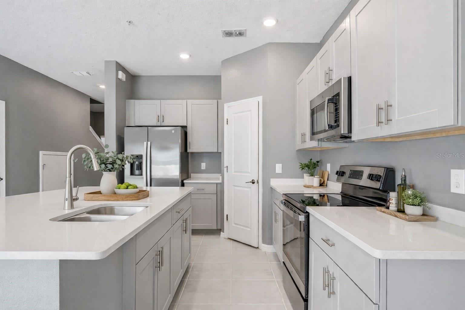 Image 3 of 15 For 4431 Arlington Avenue