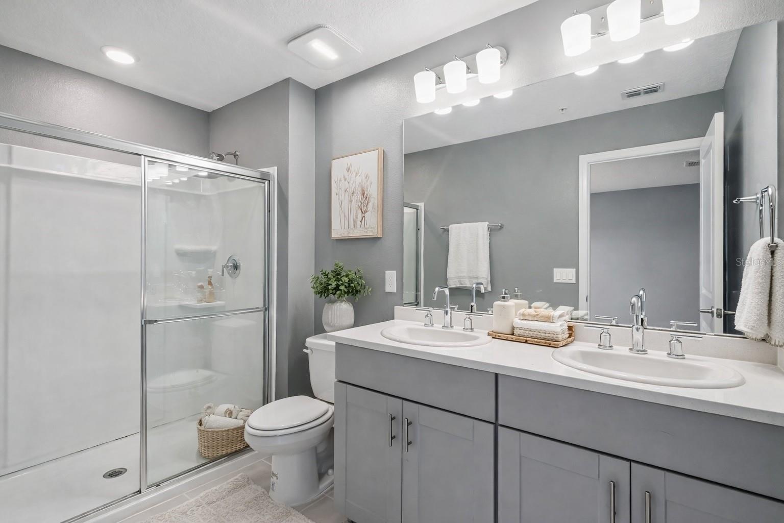 Image 5 of 15 For 4431 Arlington Avenue