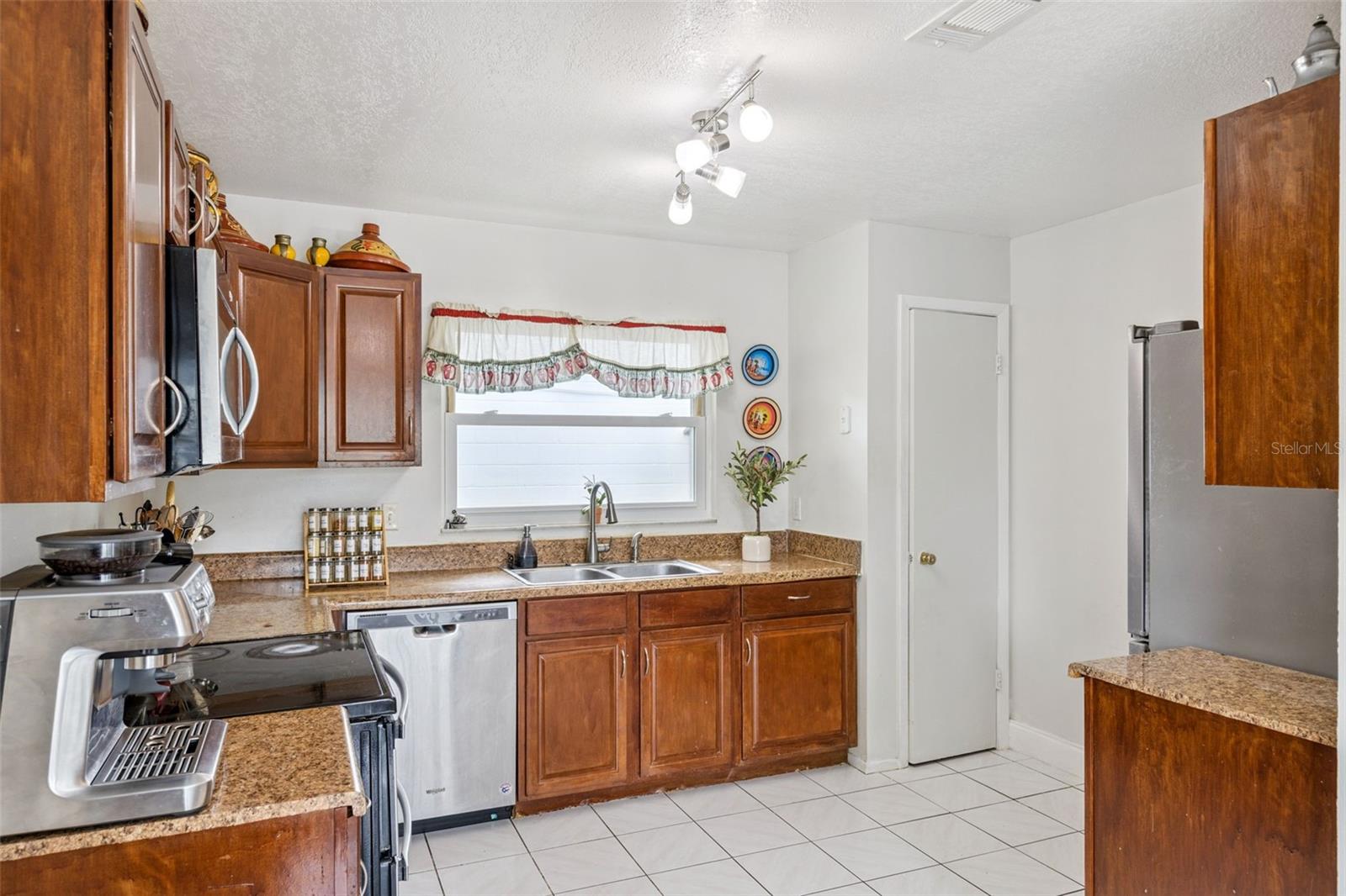 Image 8 of 25 For 5313 Barefoot Path