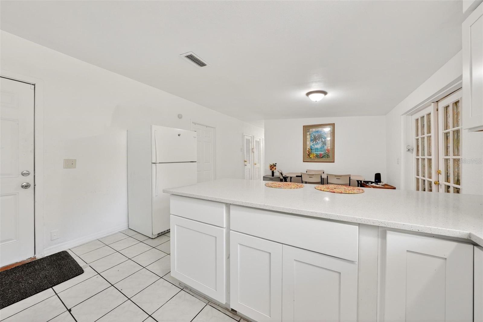 Image 11 of 34 For 410 Santiago Avenue