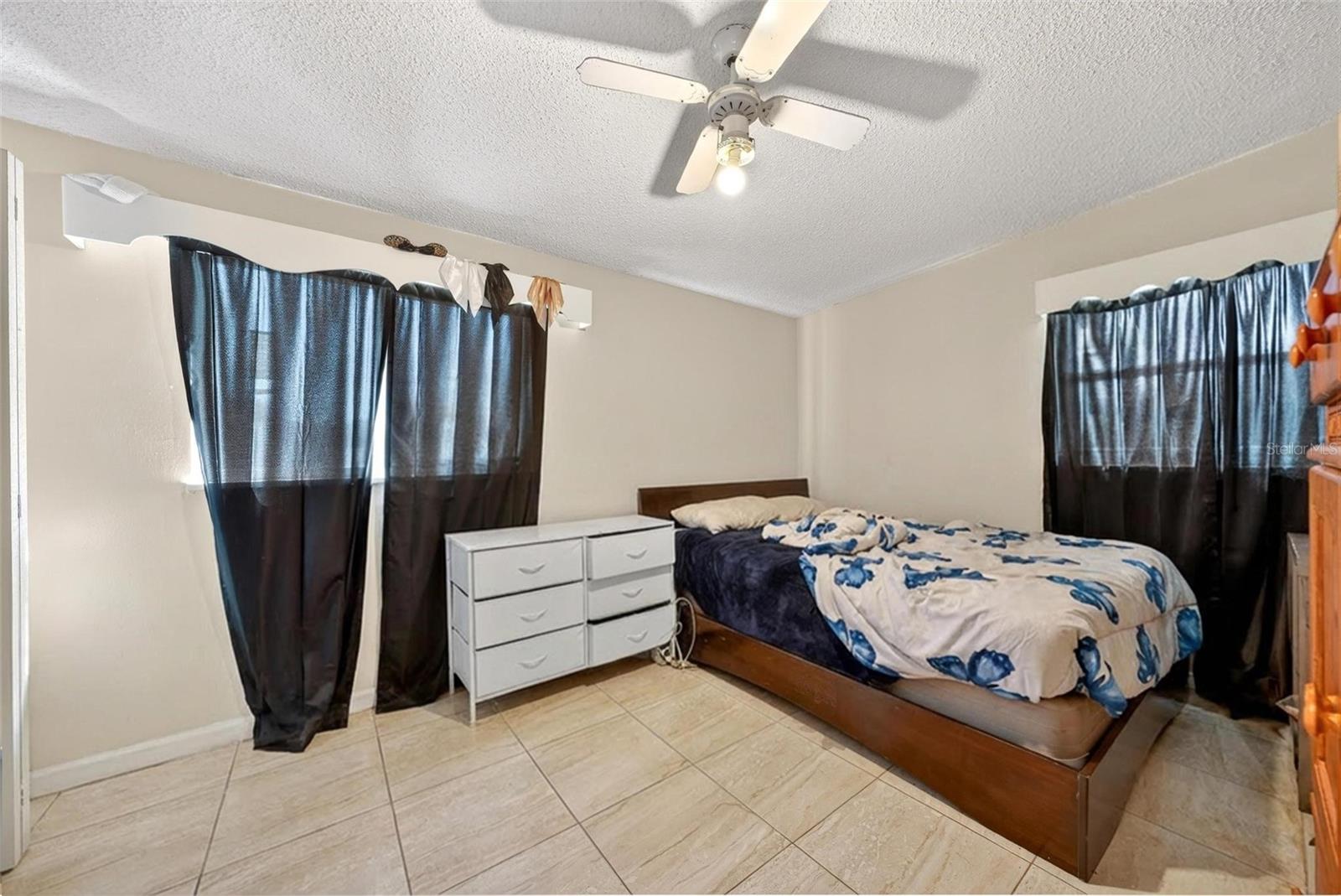 Image 13 of 34 For 410 Santiago Avenue