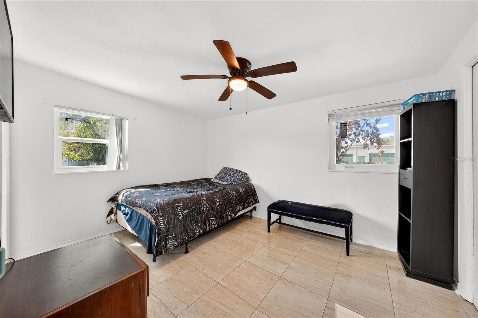 Image 16 of 34 For 410 Santiago Avenue