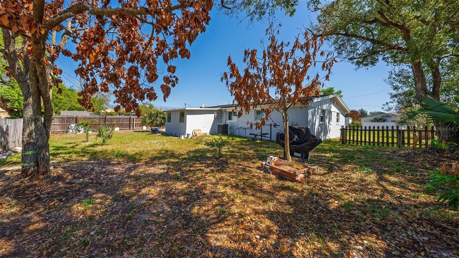 Image 17 of 34 For 410 Santiago Avenue