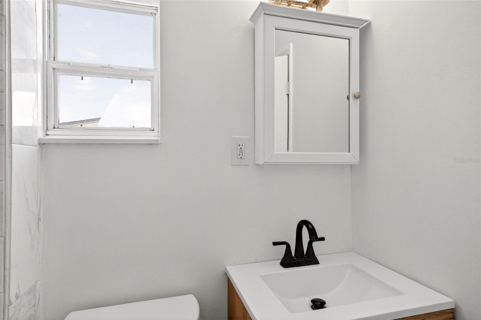 Image 18 of 34 For 410 Santiago Avenue