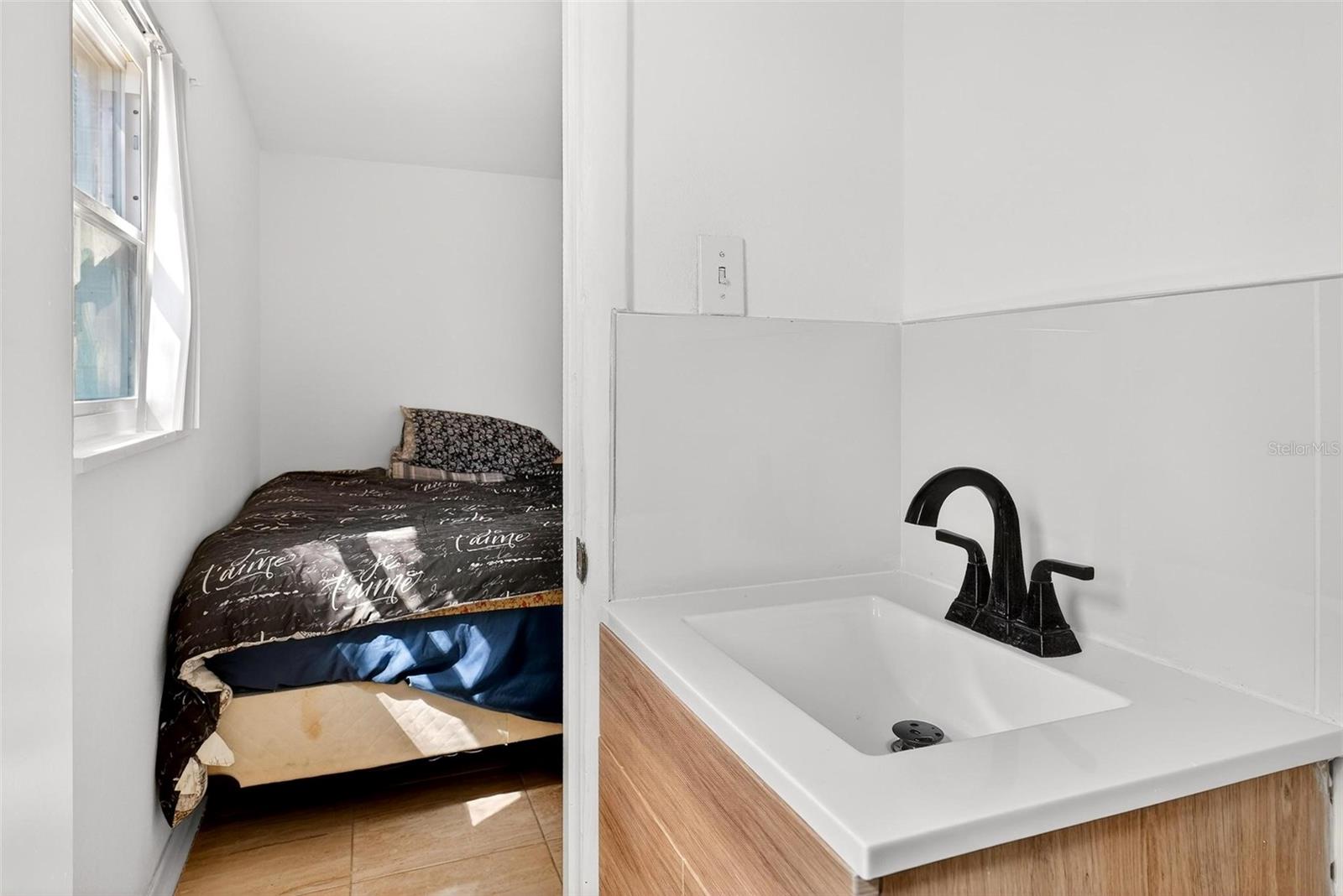 Image 19 of 34 For 410 Santiago Avenue