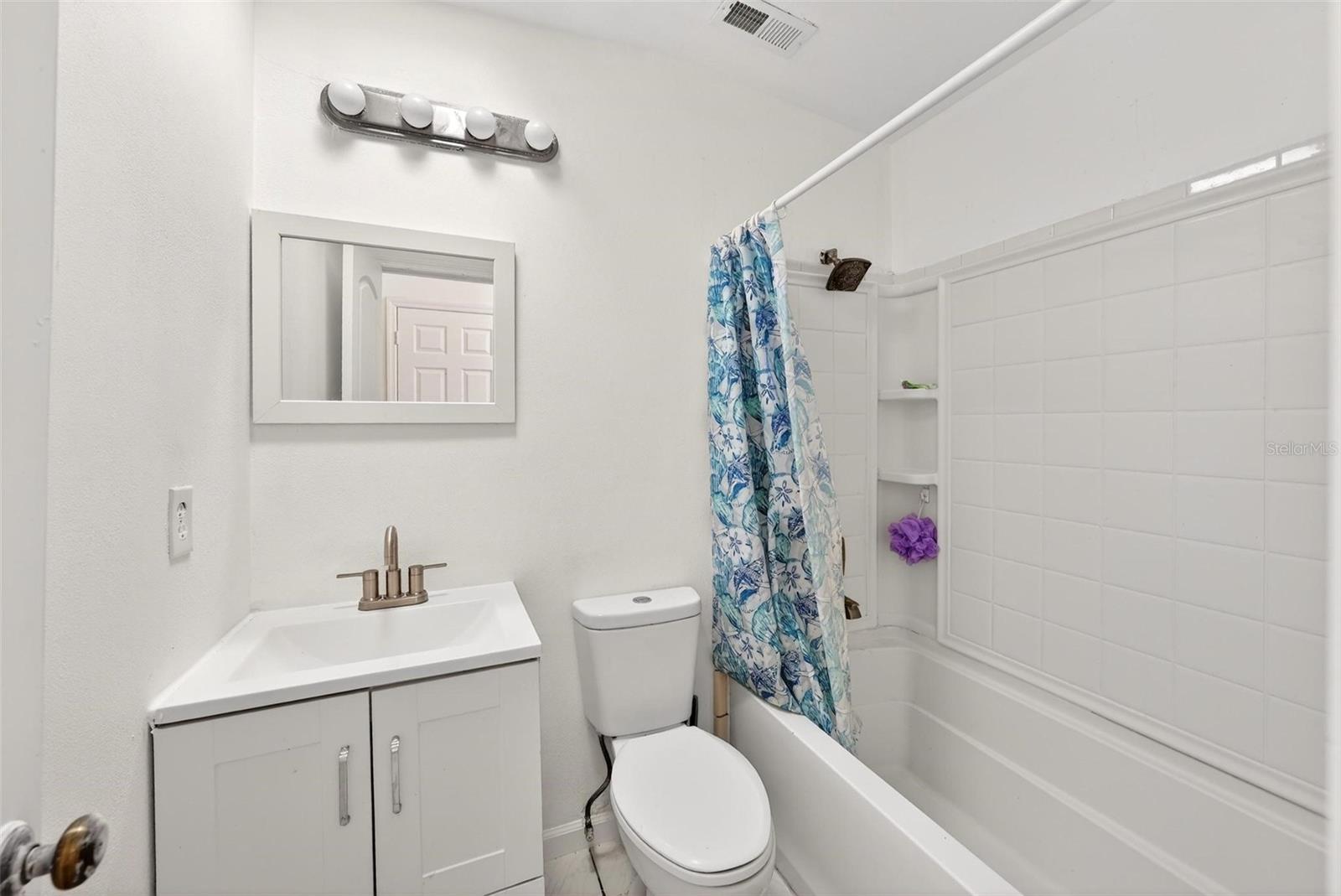 Image 21 of 34 For 410 Santiago Avenue