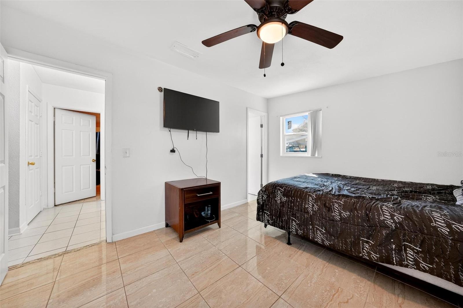 Image 23 of 34 For 410 Santiago Avenue