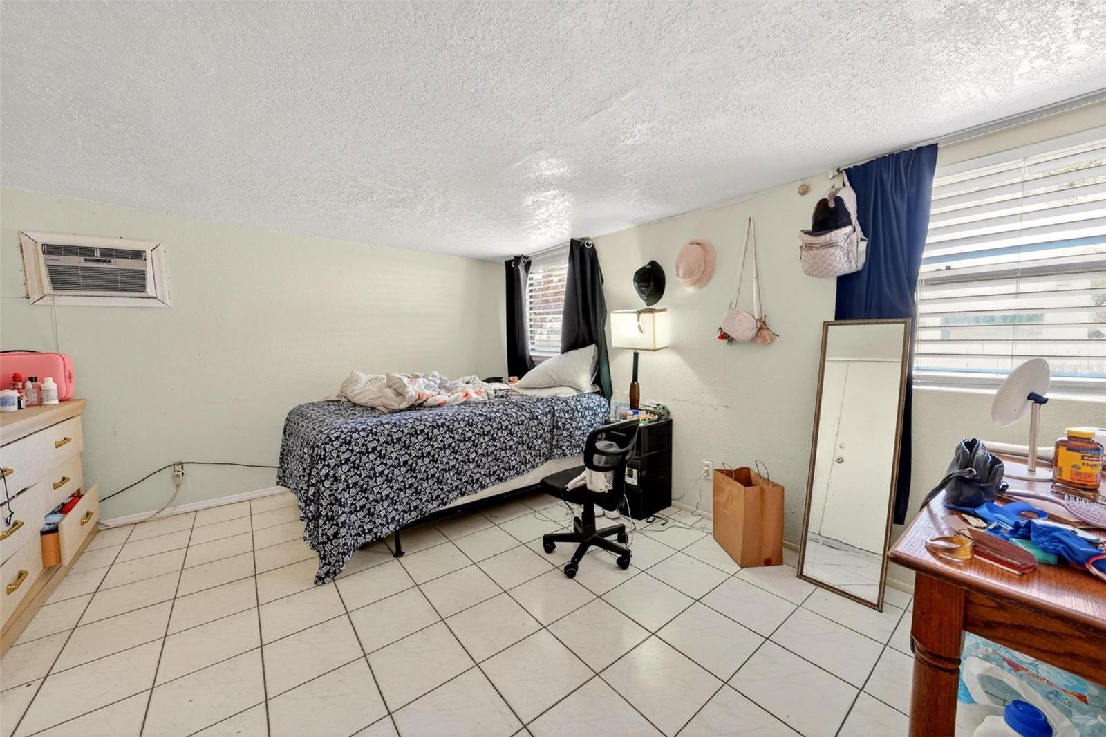 Image 24 of 34 For 410 Santiago Avenue