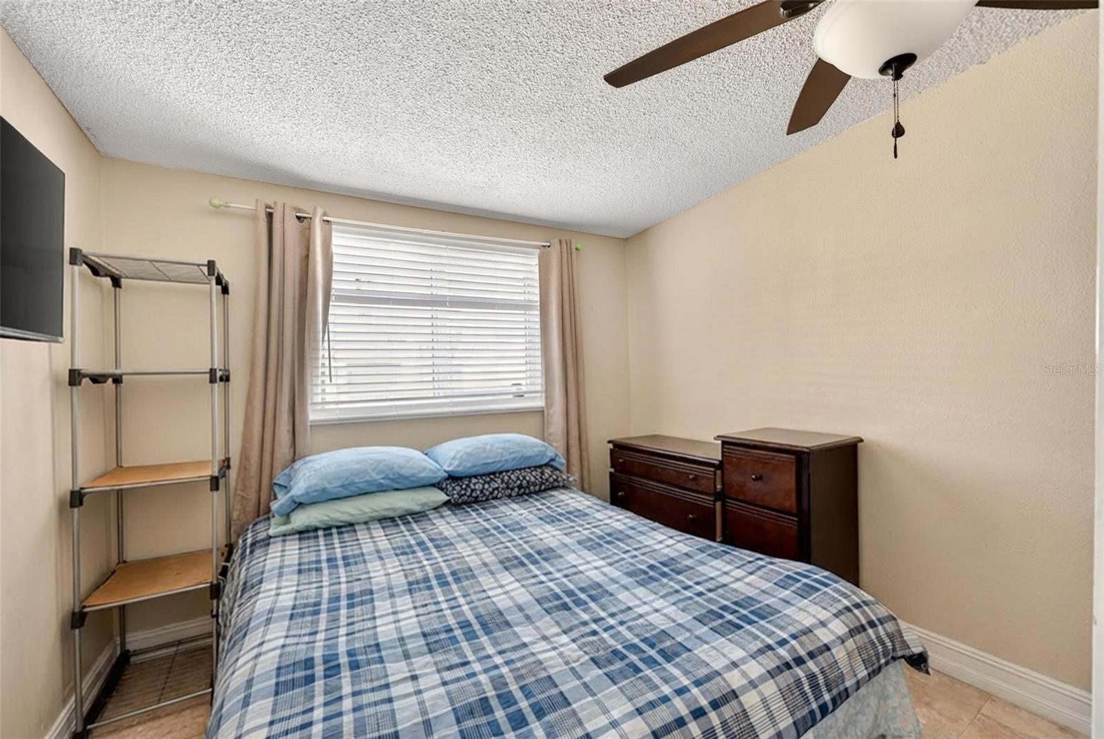 Image 25 of 34 For 410 Santiago Avenue