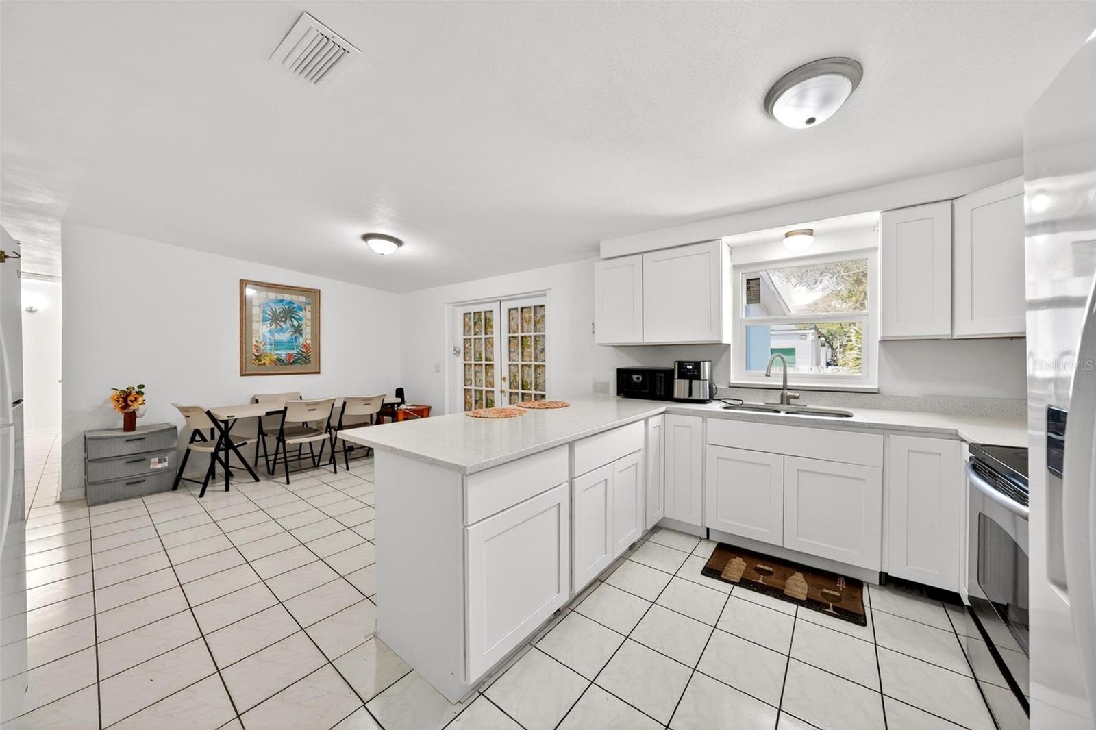 Image 6 of 34 For 410 Santiago Avenue