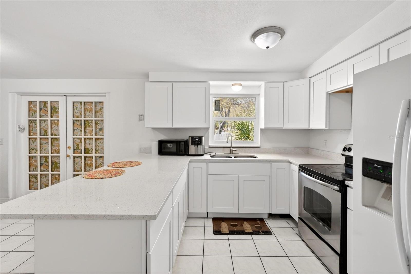 Image 7 of 34 For 410 Santiago Avenue