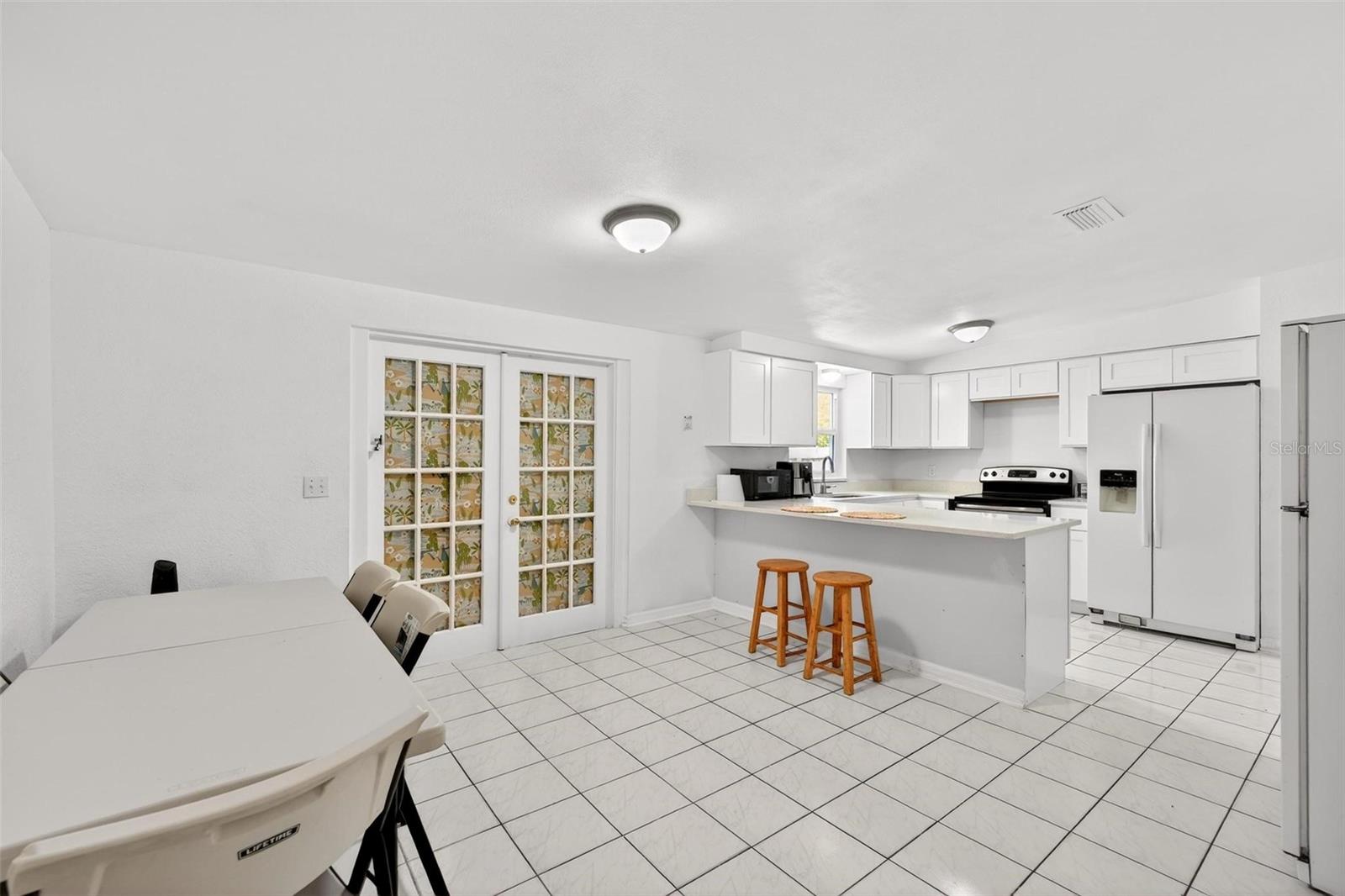 Image 9 of 34 For 410 Santiago Avenue