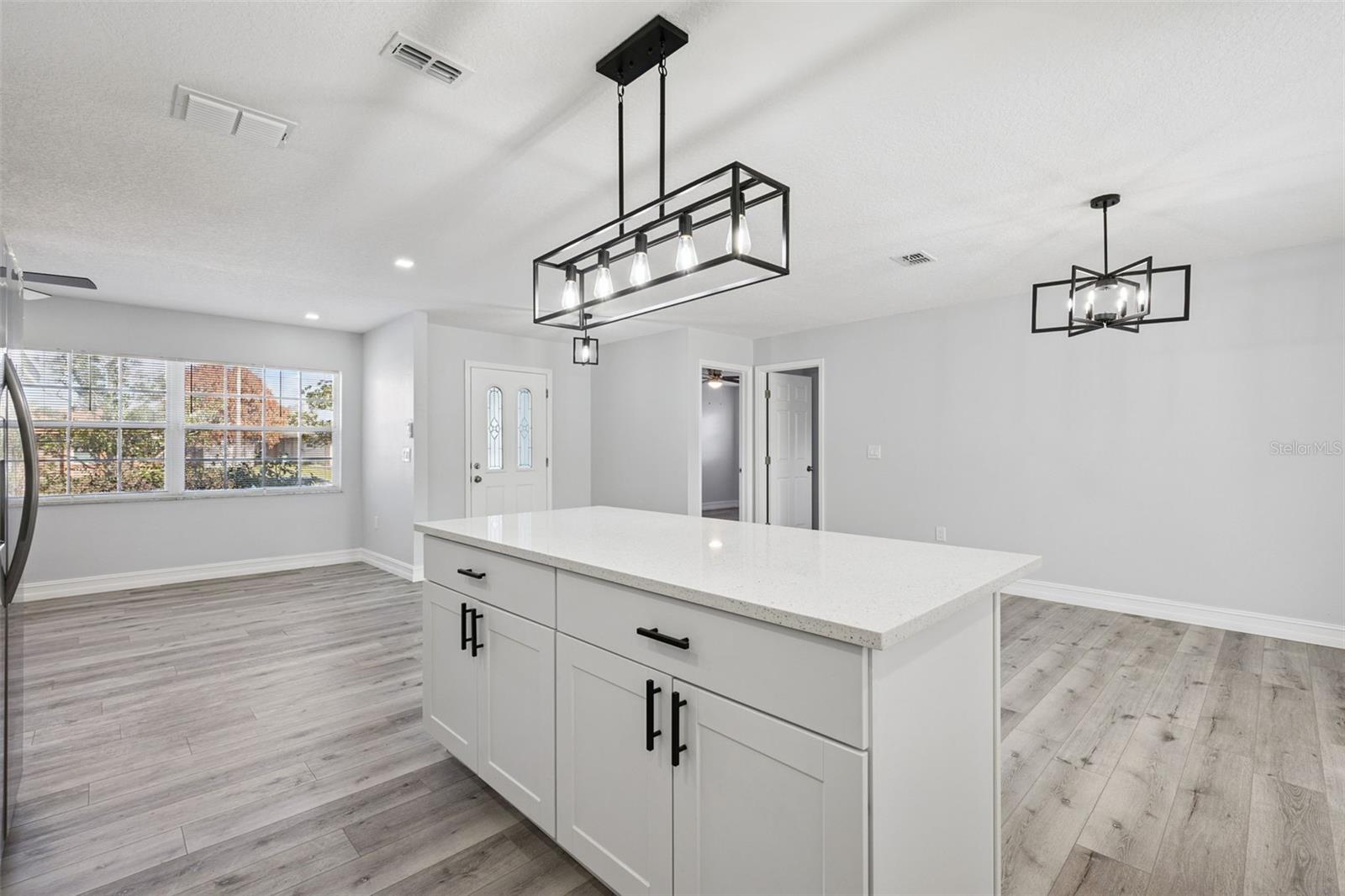 Image 6 of 27 For 6602 Henrich Drive