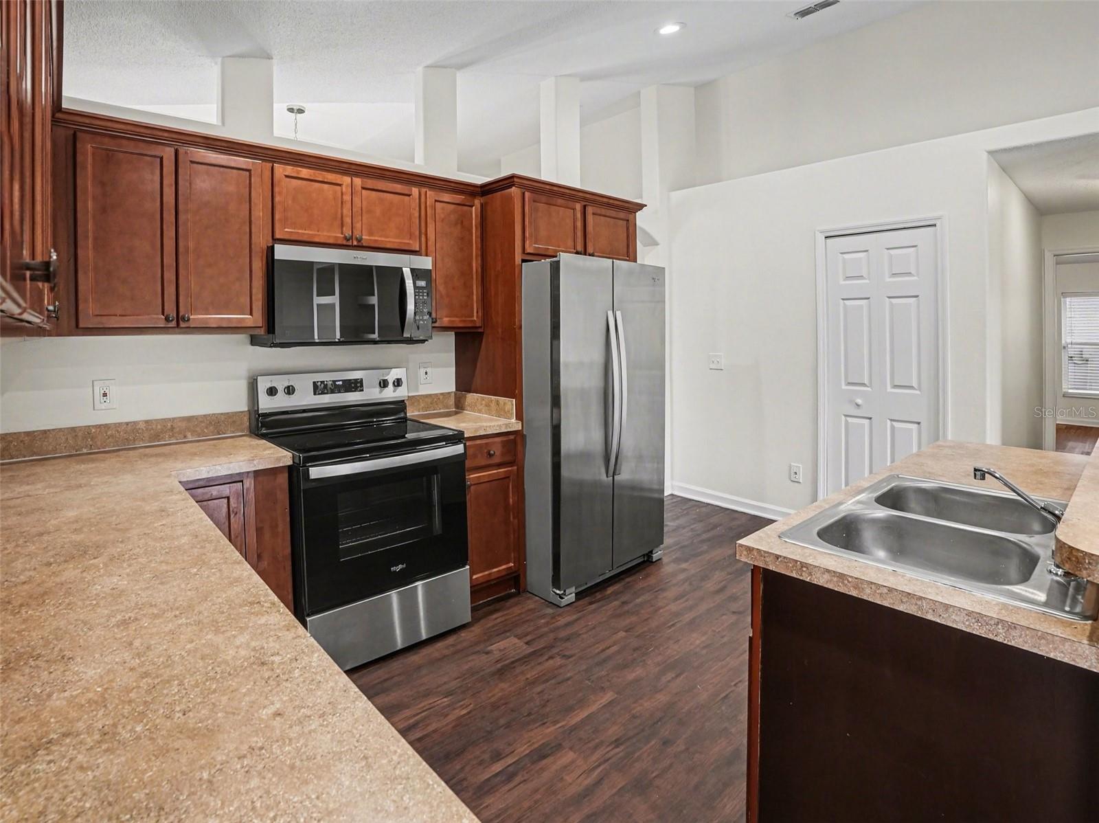 Image 11 of 27 For 6673 Bouganvillea Crescent Drive