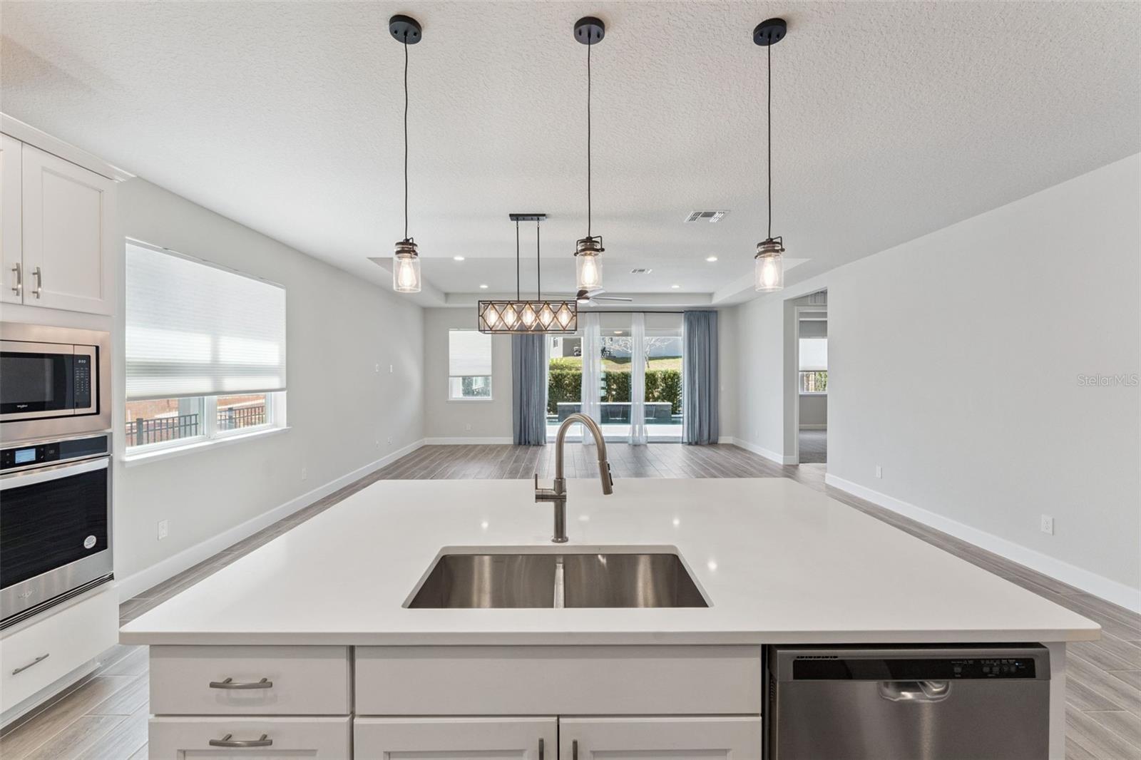 Listing photo id 10 for 2682 Park Ridge Street