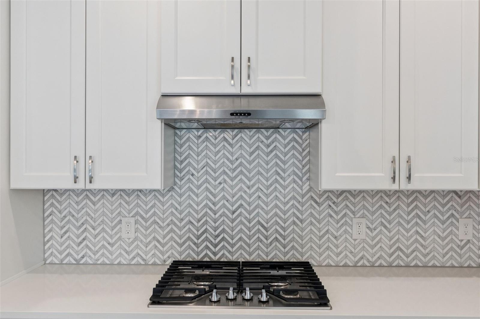 Listing photo id 11 for 2682 Park Ridge Street