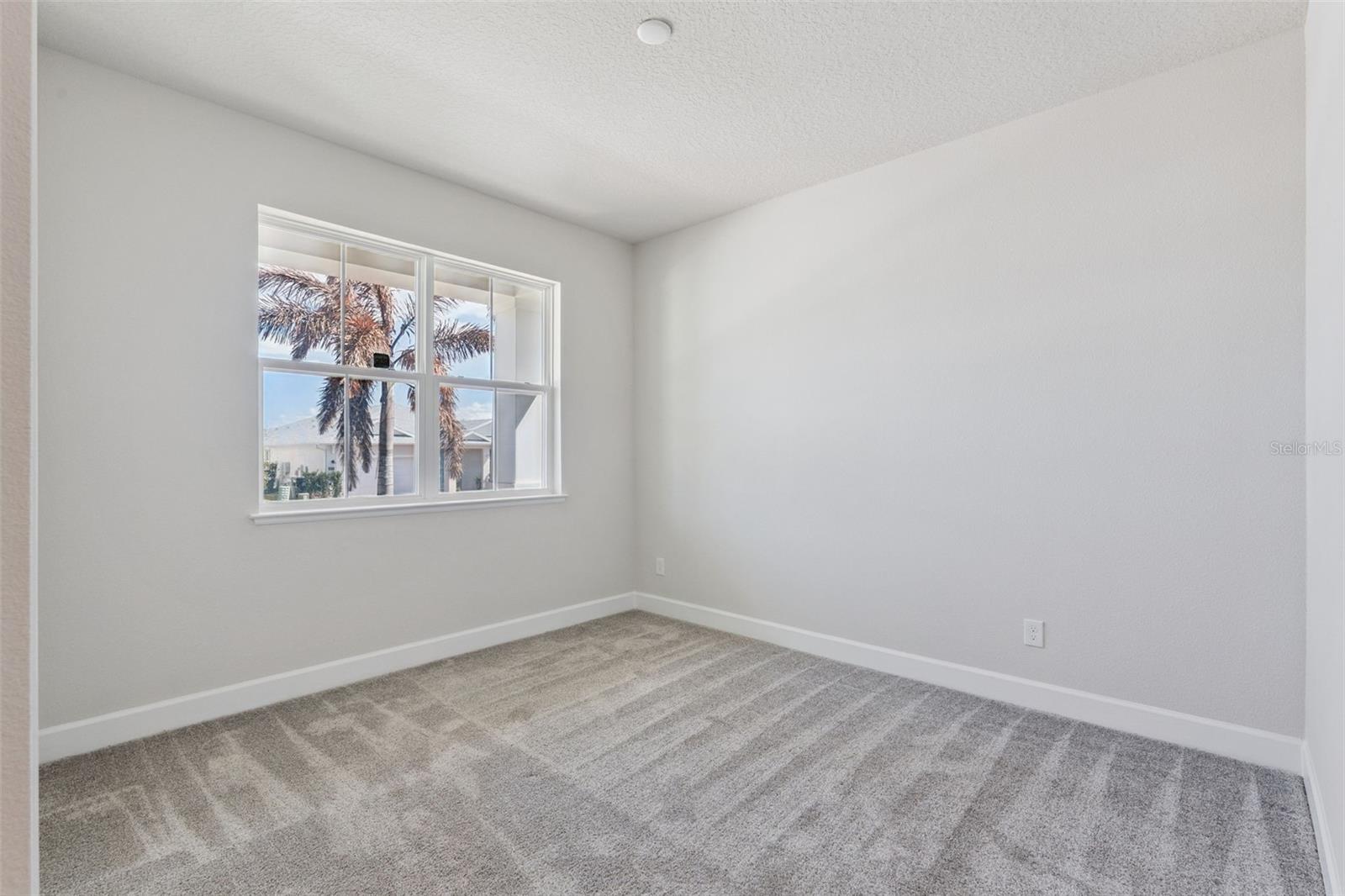 Listing photo id 13 for 2682 Park Ridge Street