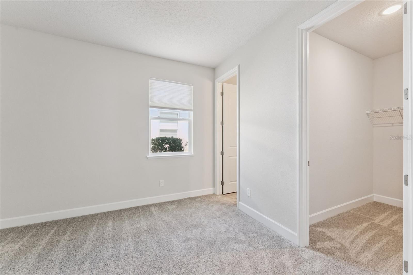 Listing photo id 15 for 2682 Park Ridge Street